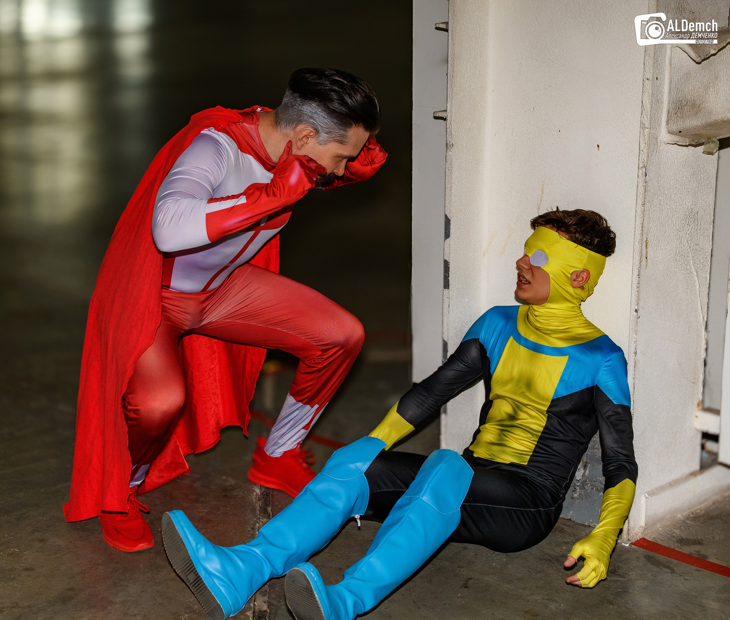 Неуязвимый и Омни-Мэн косплей фотосессия в Москве