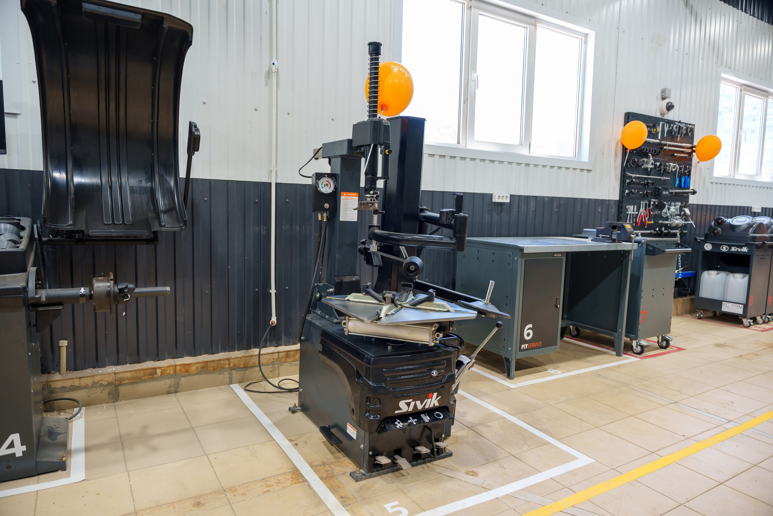 Интерьерная фотосъемка автосервиса Fit Service в Краснодаре — Профессиональная фотосъемка интерьера техцентра в Краснодаресеть СТО. Шедевры для Вас! Фотограф и Видеограф в Краснодаре Пахиев Руслан