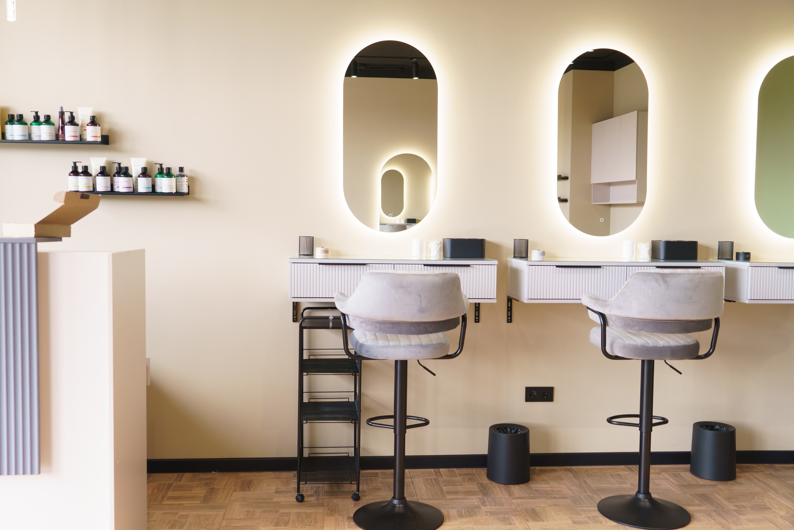 Профессиональная интерьерная фото и видео съемка студий красоты Яркая интерьерная фотосъемка для бьюти-коворкинга и студий. Шедевры для Вас! Фотограф и Видеограф в Краснодаре Пахиев Руслан