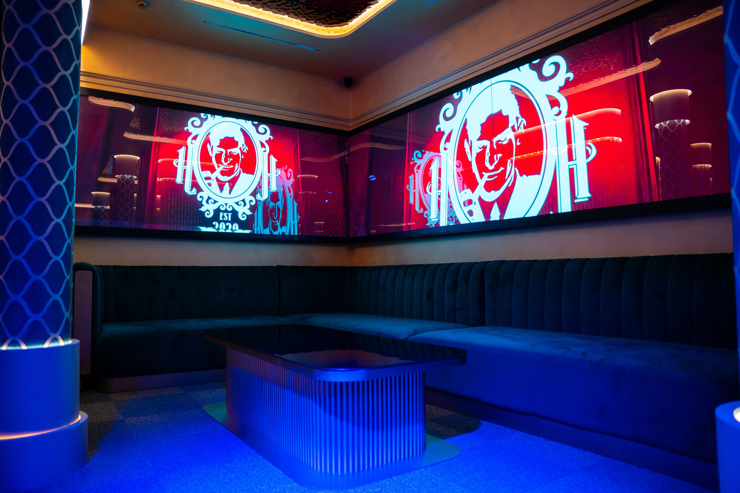 Фотосъемка интерьера стриптиз-клуба Hefner — элитный клуб Краснодара. Интерьерная фотосъемка клуба Hefner в Краснодаре — профессионально. Шедевры для Вас! Фотограф и Видеограф в Краснодаре Пахиев Руслан