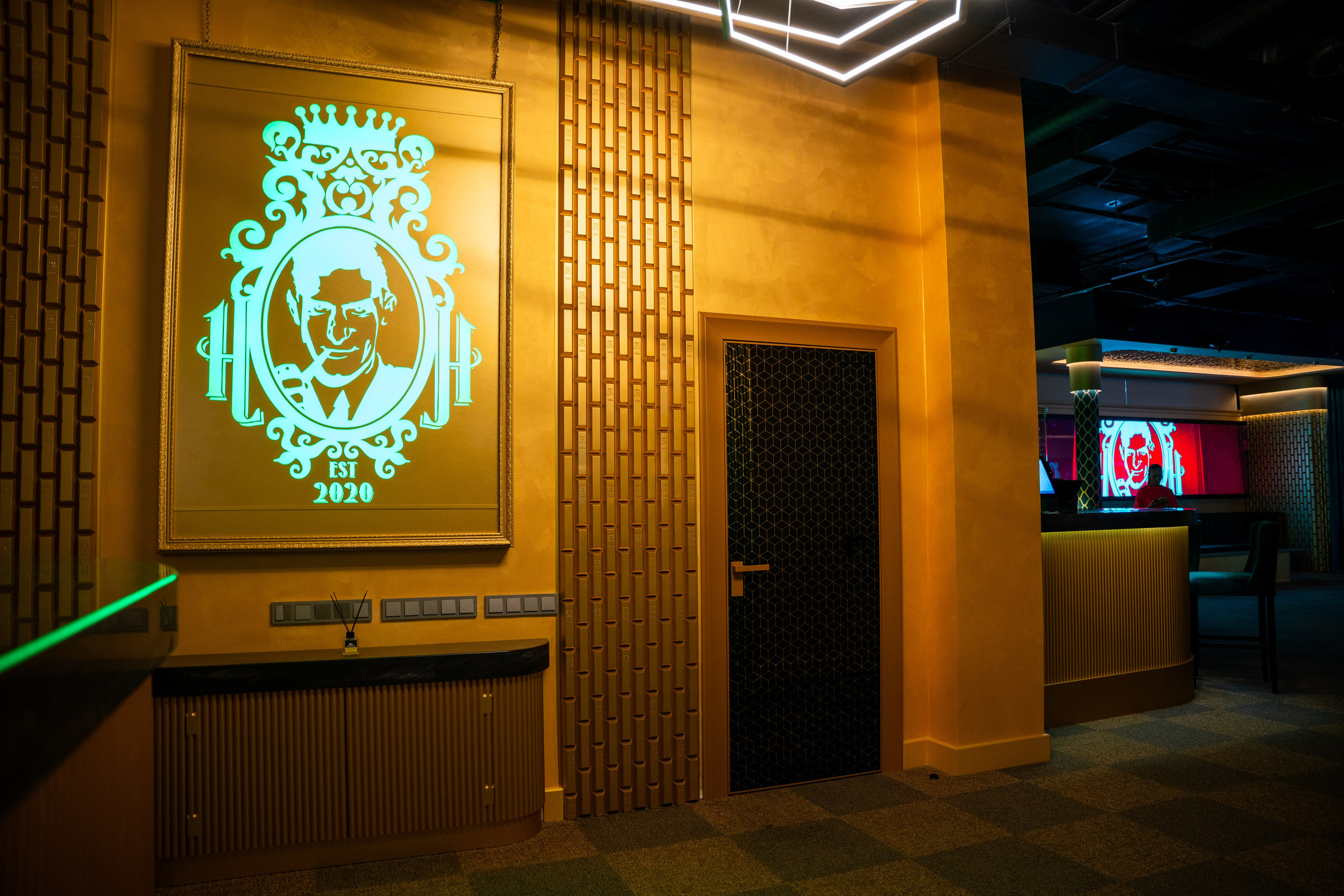 Фотосъемка интерьера стриптиз-клуба Hefner — элитный клуб Краснодара. Интерьерная фотосъемка клуба Hefner в Краснодаре — профессионально. Шедевры для Вас! Фотограф и Видеограф в Краснодаре Пахиев Руслан