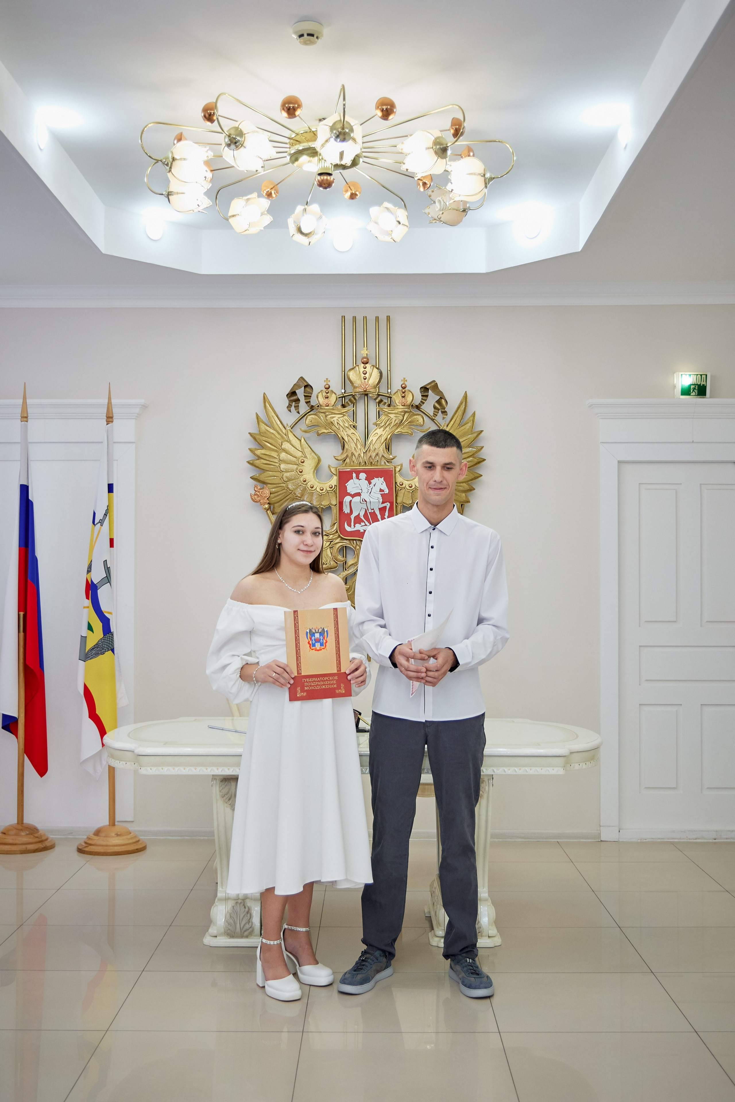 Фотосъемка в ЗАГСе, прогулка молодых, банкет