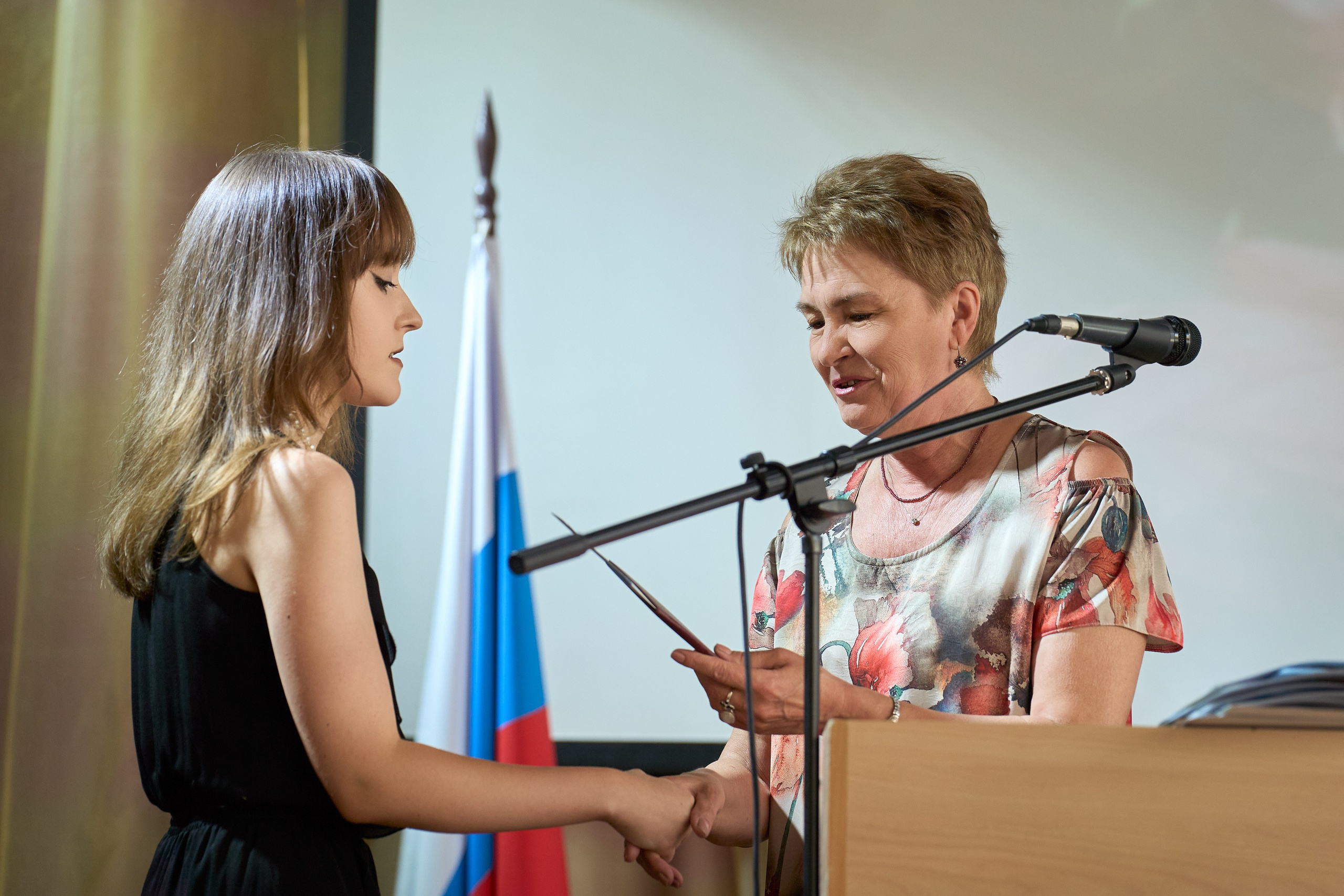 Вручение аттестатов 11 класс. Репортажный и портретный фотограф в Томске Ларионов Артём