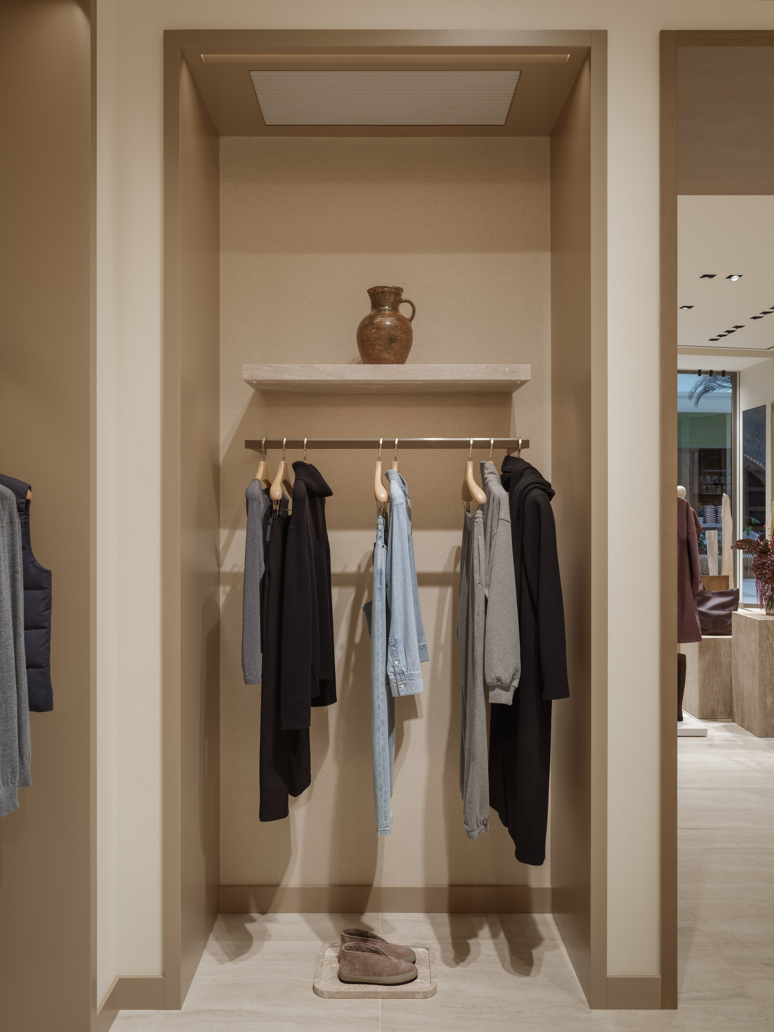 12 STOREEZ — Flagship Boutique, Astana