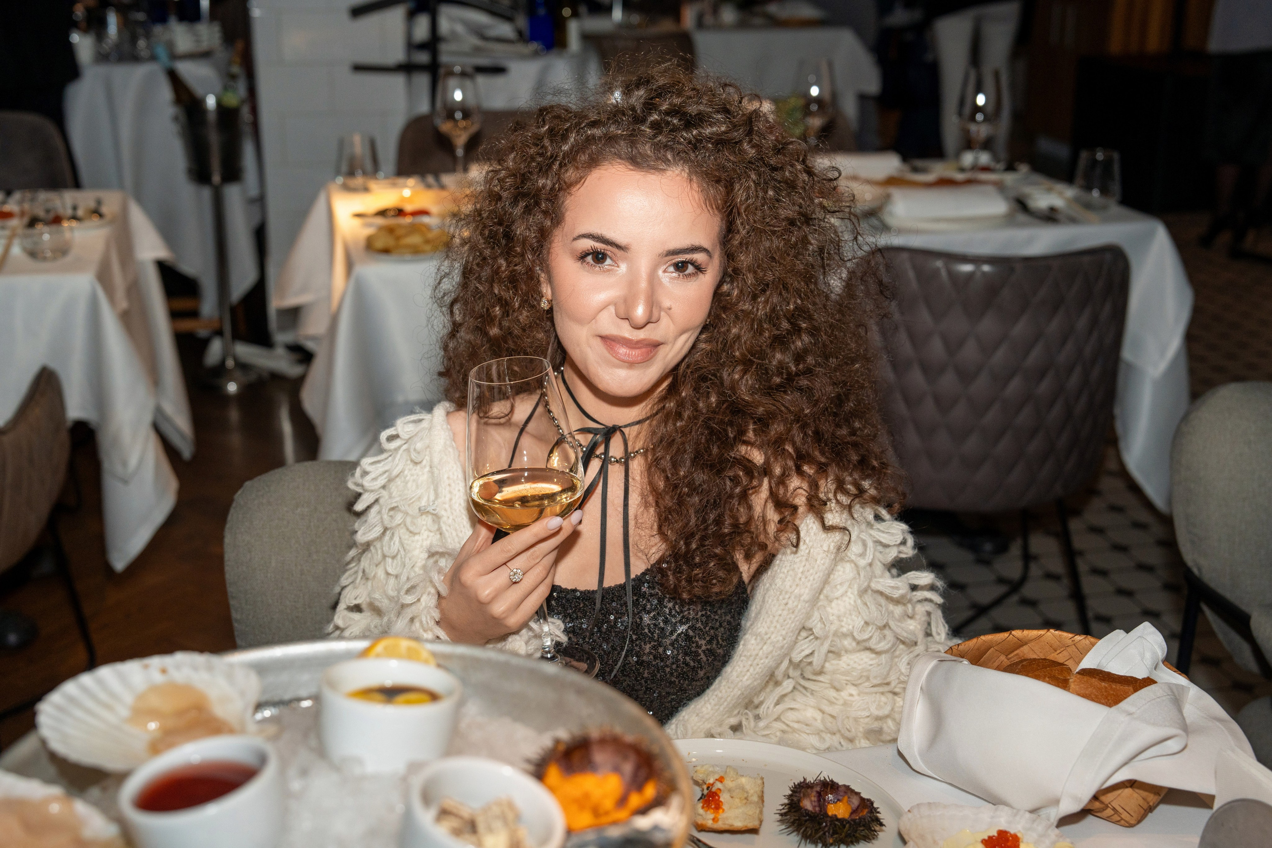 Новый год 2025 в ресторане Сахалин. Репортажный фотограф в Красной Поляне и Сочи Павлюченко Екатерина