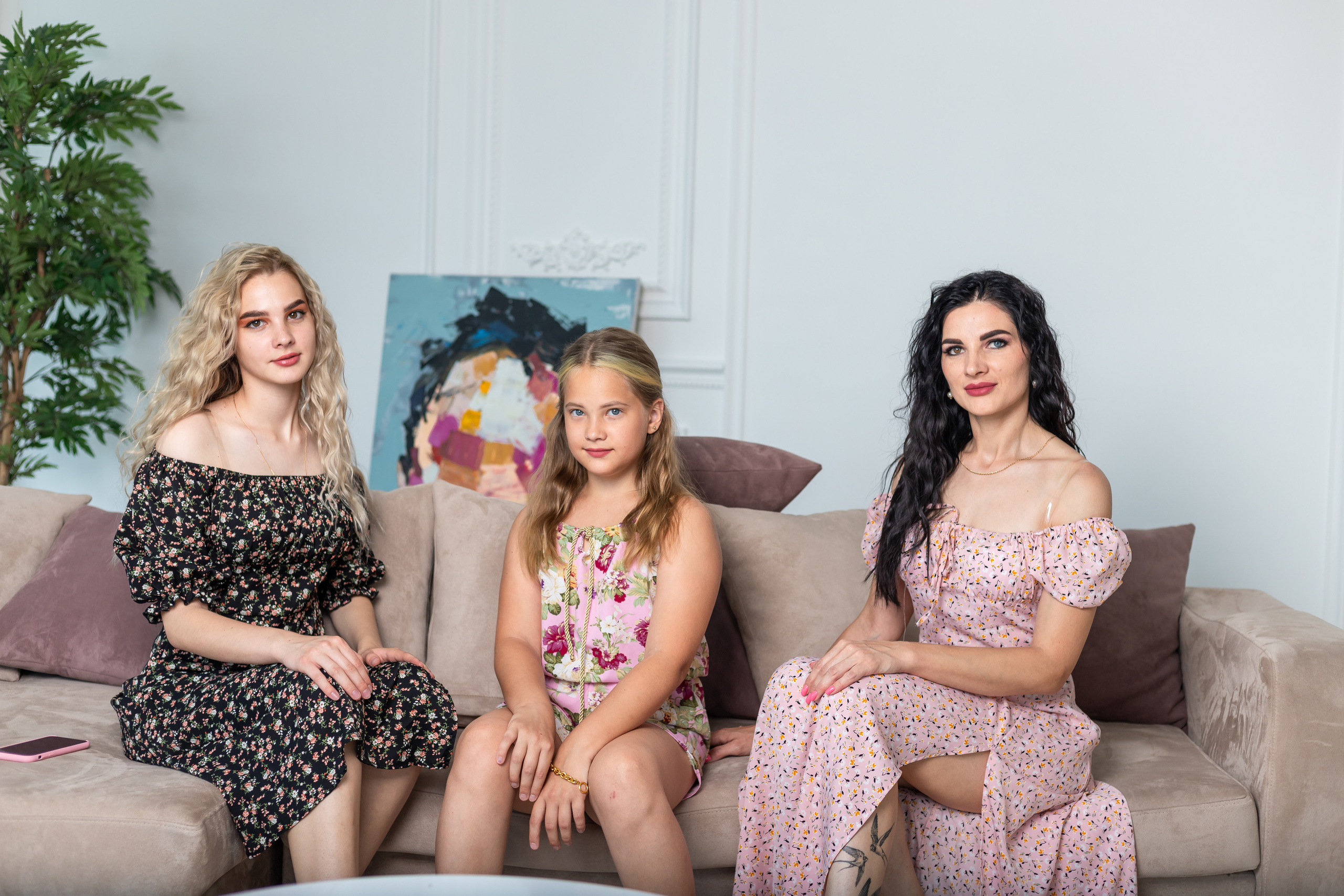 Семейная фотосессия в студии. Фотограф Семикаракорск Евгений Нагорский Семикаракорске