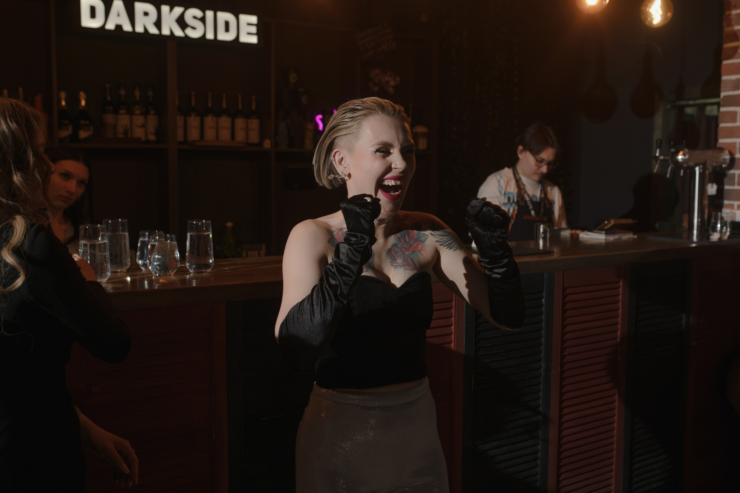 День рождения Томы — Let`s Talk Bar. Свадебный фотограф Екатеринбург/Челябинск — Любовь Волохова