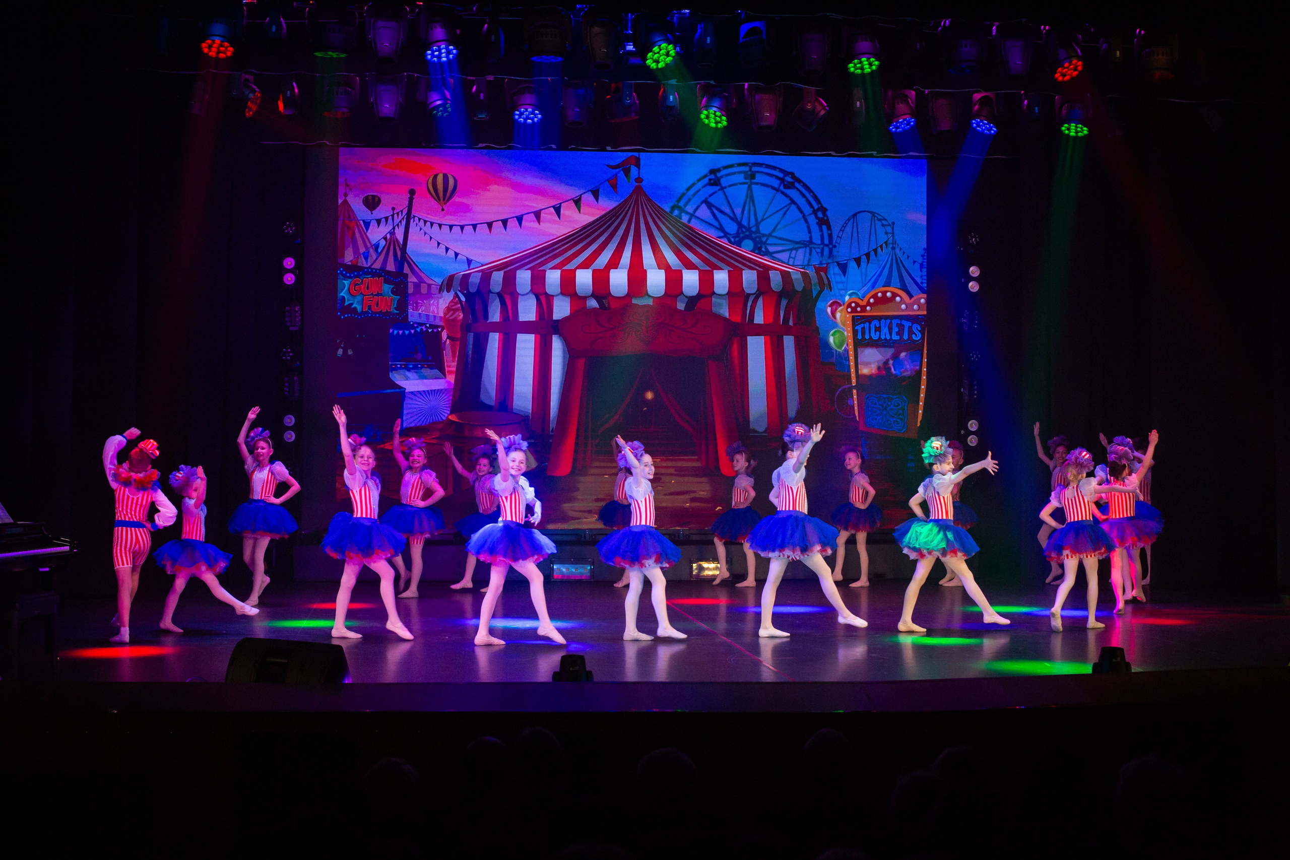 Дк Воровского отчетный концерт. Семейный и детский фотограф Анна Петракова