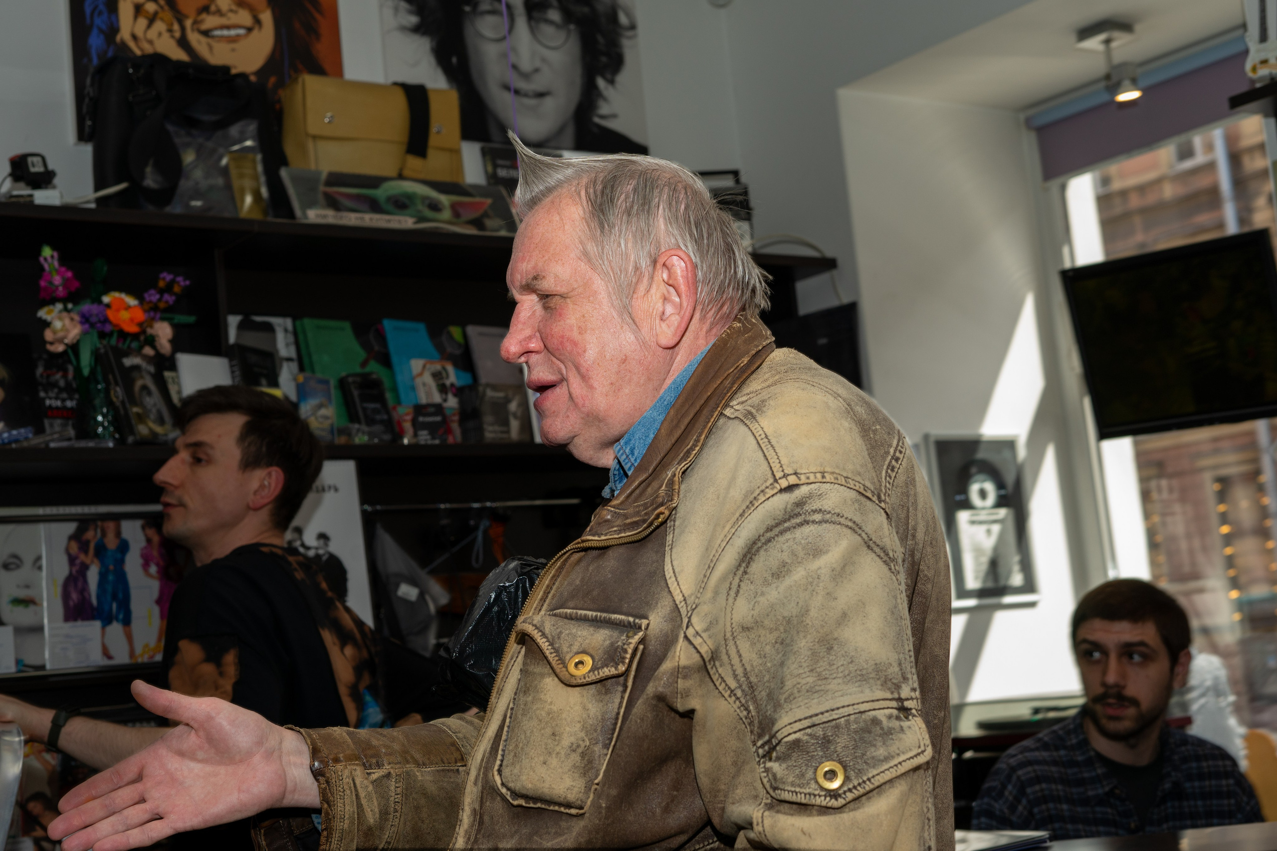 The Legendary Flower Punk — выступление в магазине пластинок. Фотограф Олег Колногоров