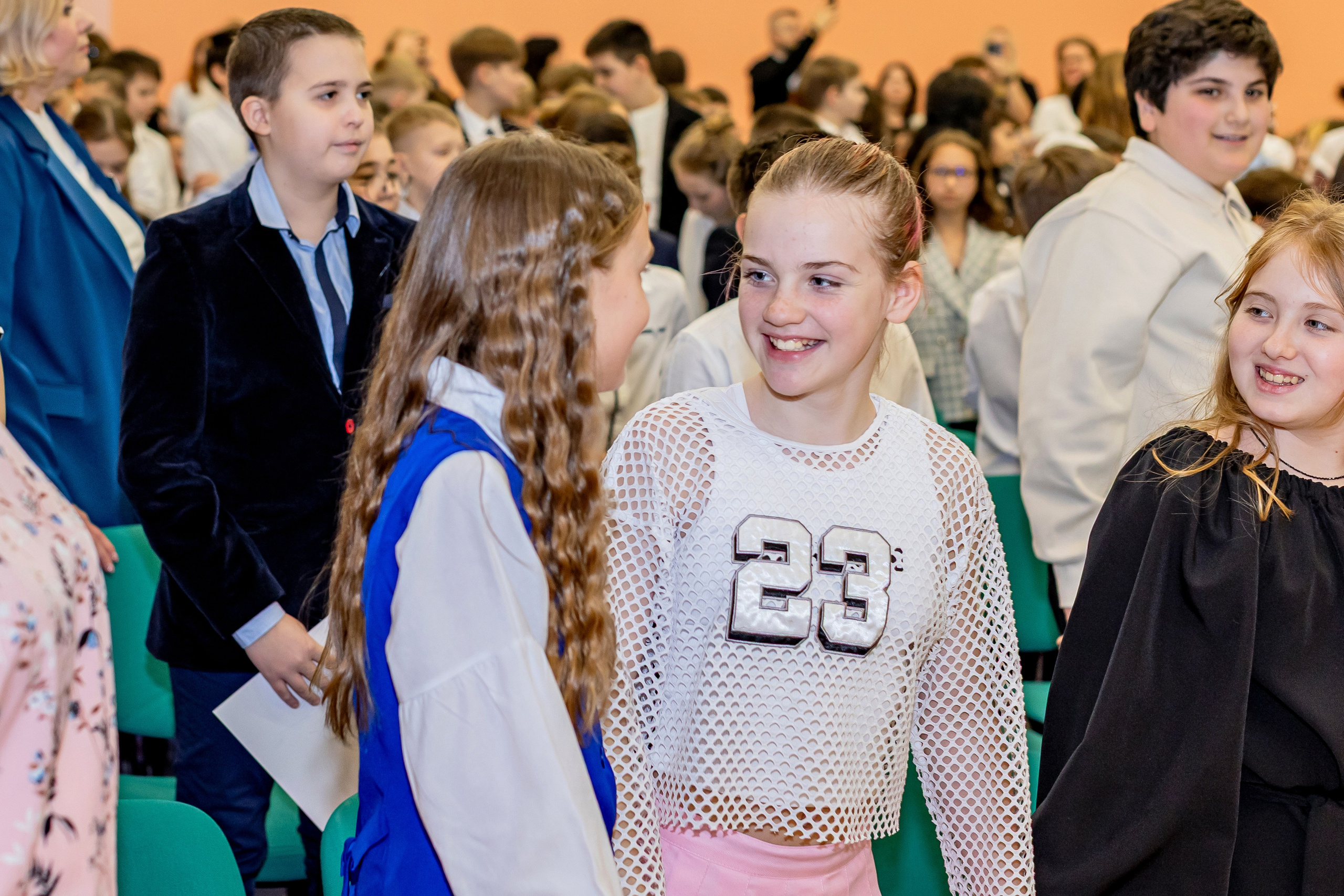Выпускной праздник в начальной школе. Фотограф и видеограф Москва. Свадебный фотограф, видеограф. Выпускные альбомы. Оживающие альбомы