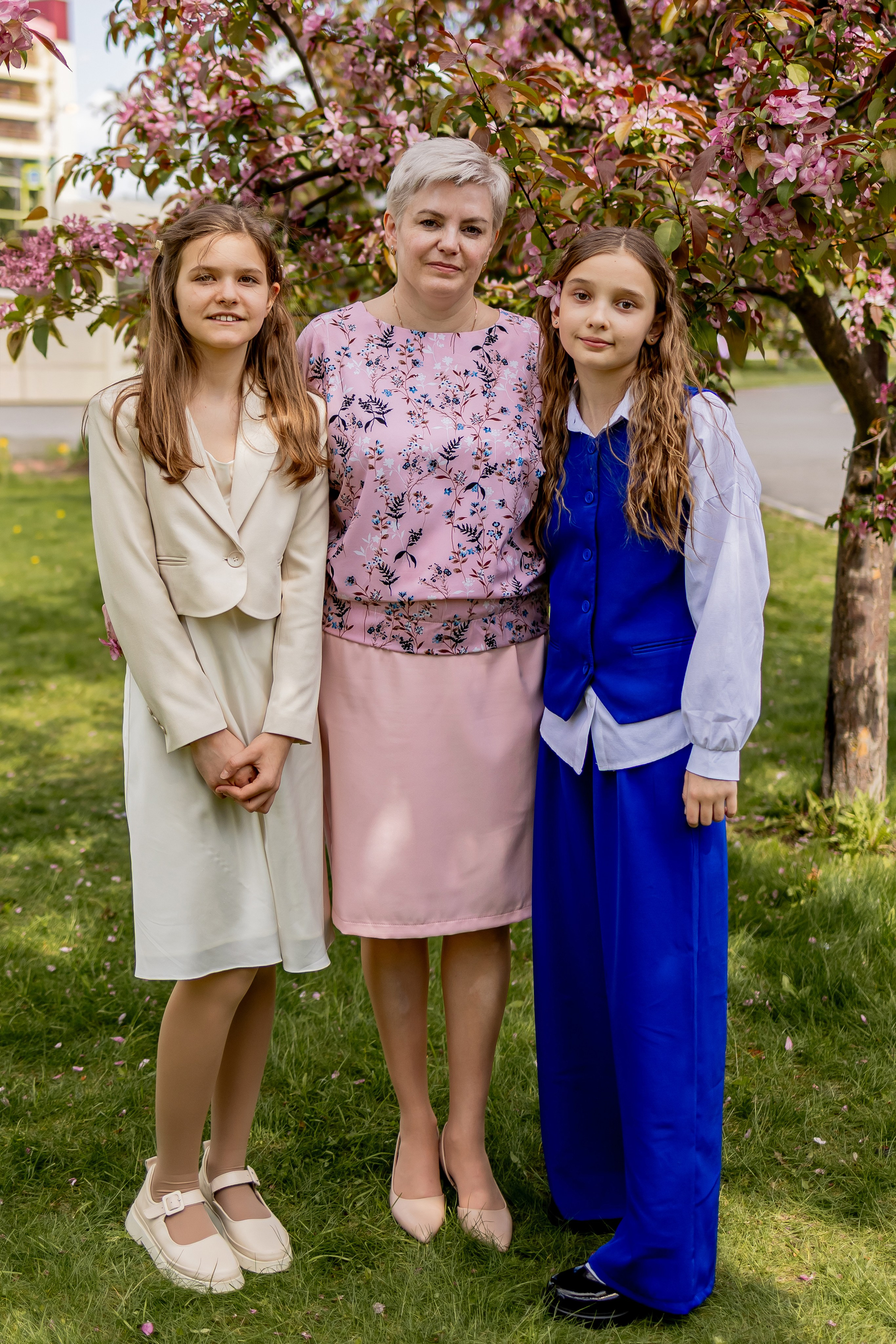 Выпускной в начальной школе на улице. Фотограф и видеограф Москва. Свадебный фотограф, видеограф. Выпускные альбомы. Оживающие альбомы