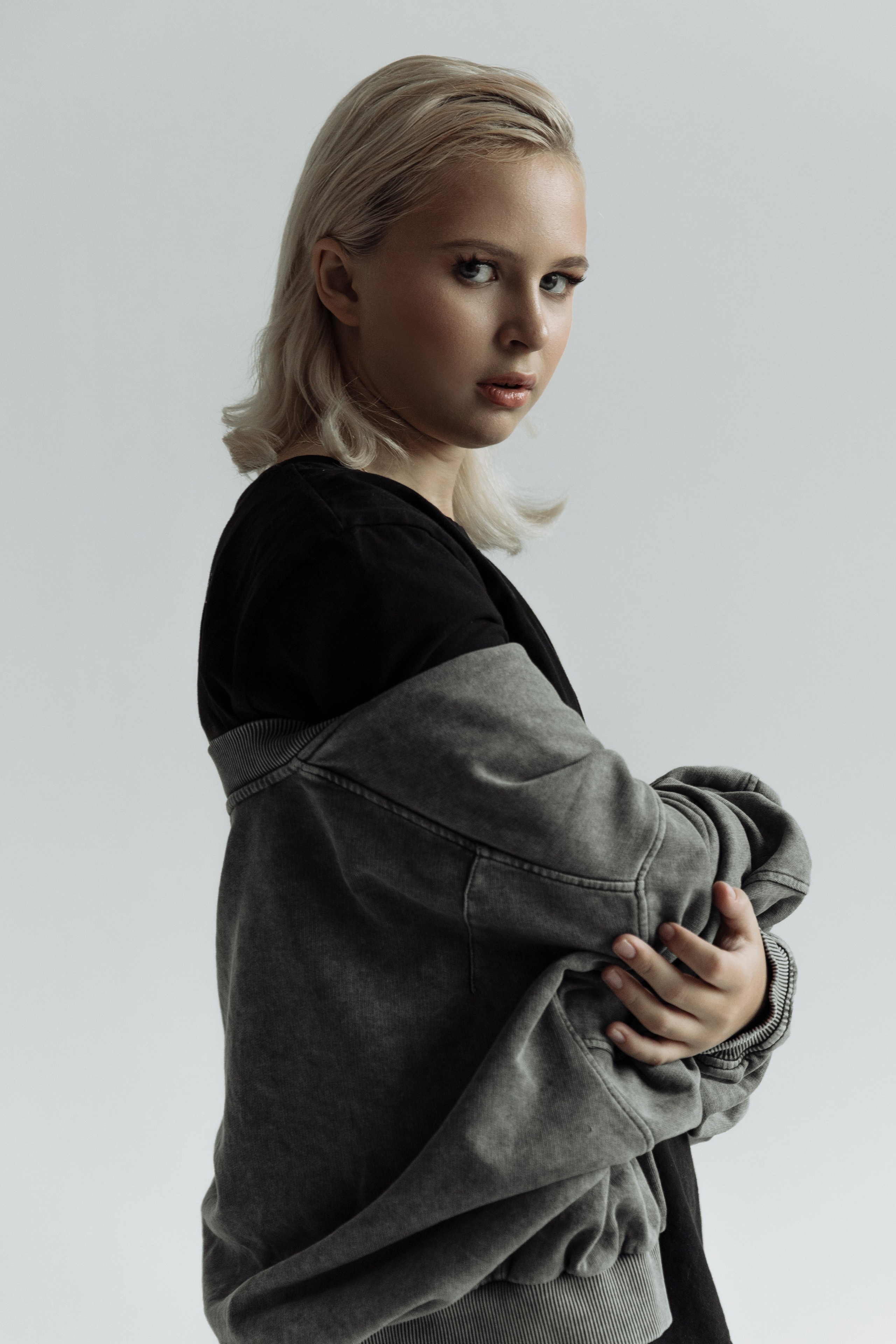 Фотосъемка Евы Демидовой в студии на белом фоне. Санкт-Петербург. Ева Демидова. Спортсмен по конкуру в Санкт-Петербуре