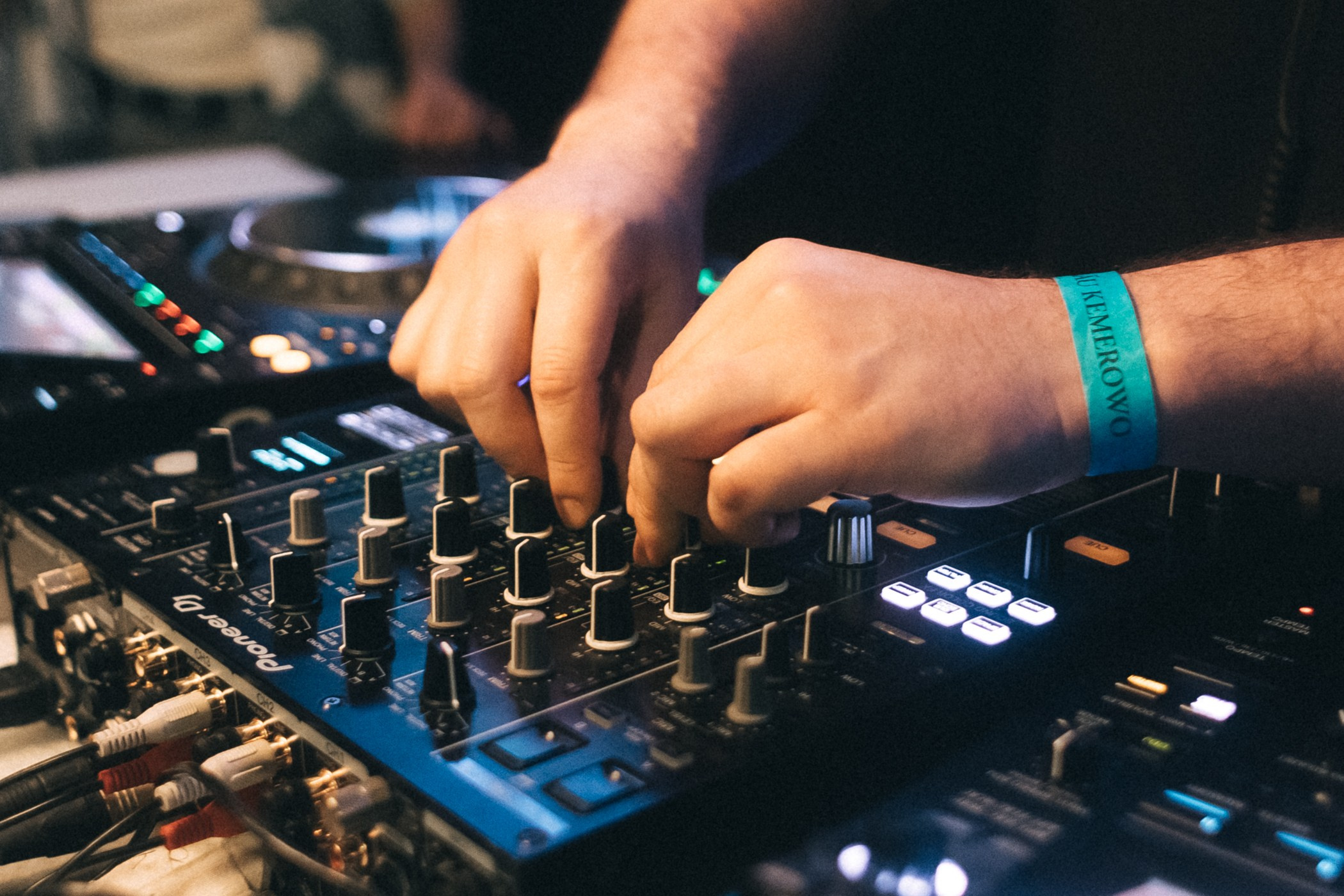 Выпускной школы диджеинга «Атмосфера». Фотограф Кемерово | Сергей