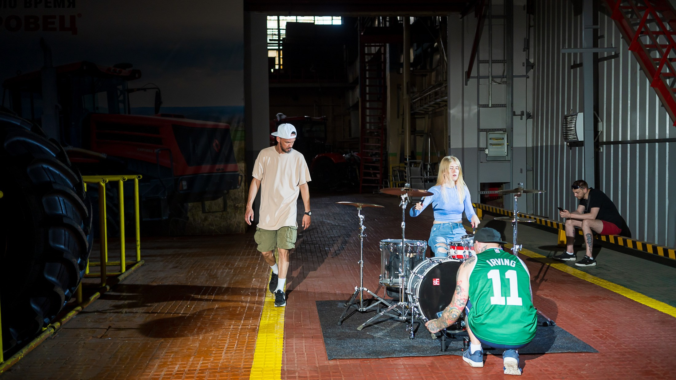 Кировский завод. Графический дизайнер Илья Левченко