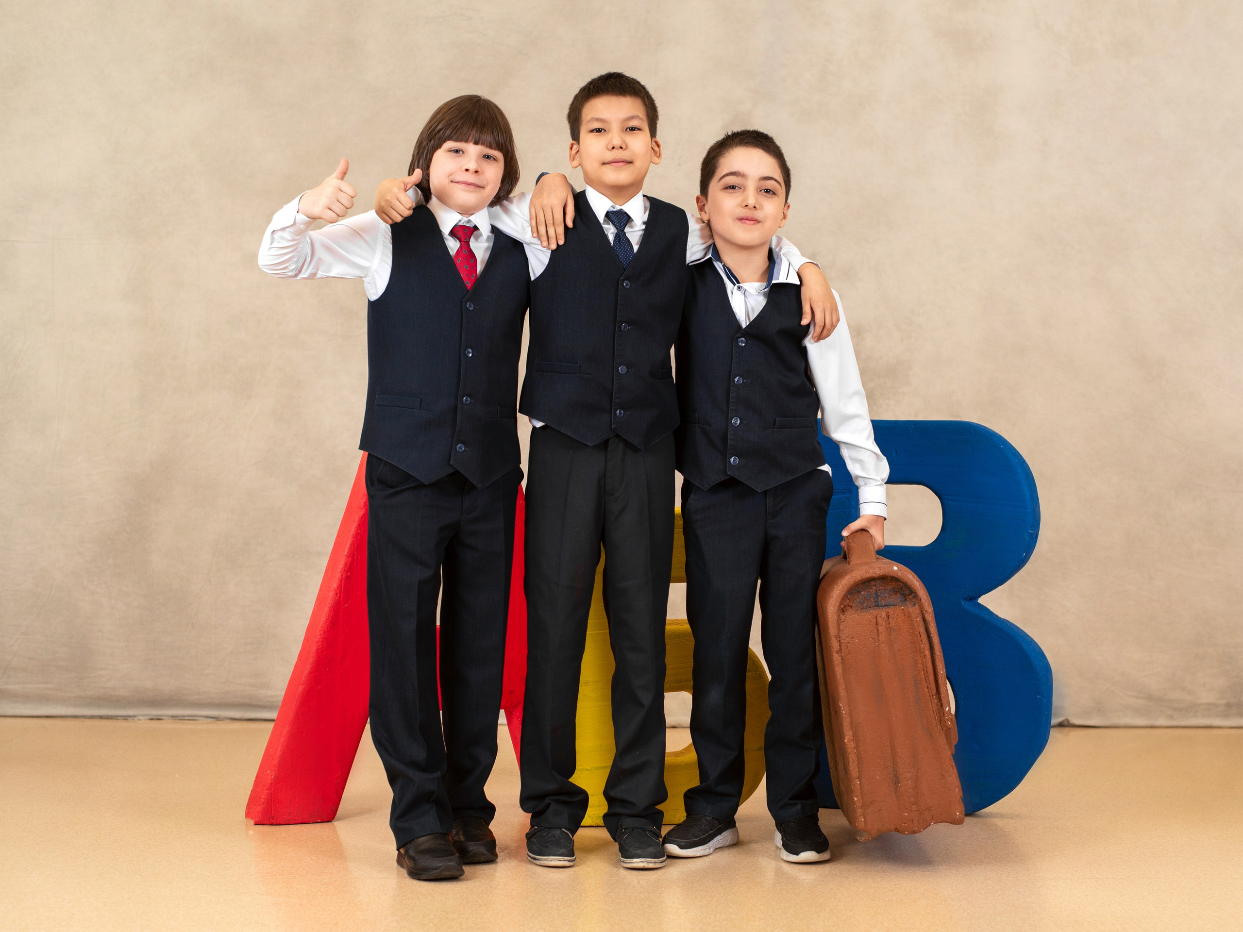 Общие фотографии 1-11 класс. Выпускные альбомы в Тюмени для школ, садов, вузов спортивных секций