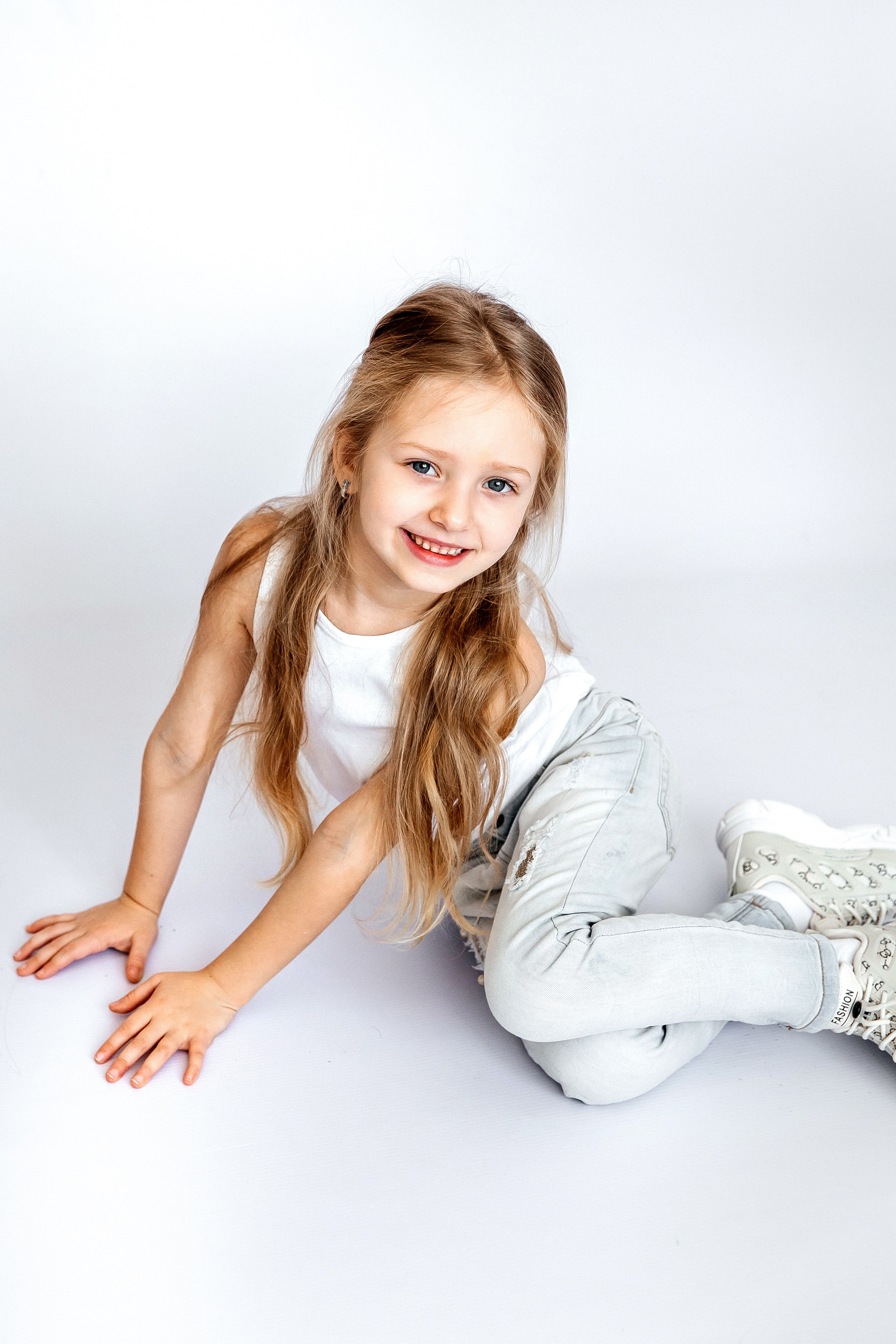 Белый фон. Детский фотограф, выпускные альбомы в Нижнем Новгороде Бодягина Мария