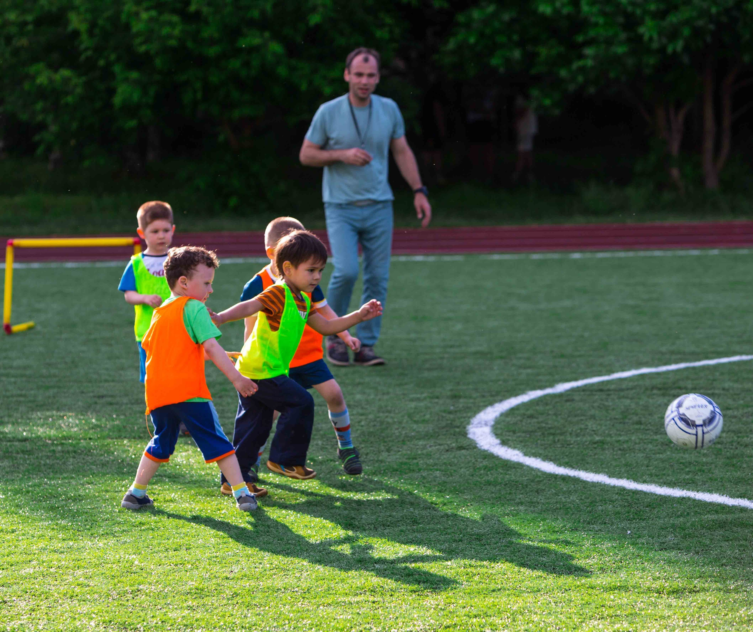 Футбольная школа «Юниор» — фото тренировок и игр. Выпускные альбомы для школы и детского сада — школьный фотограф Подольск, Троицк, Щербинка, Москва