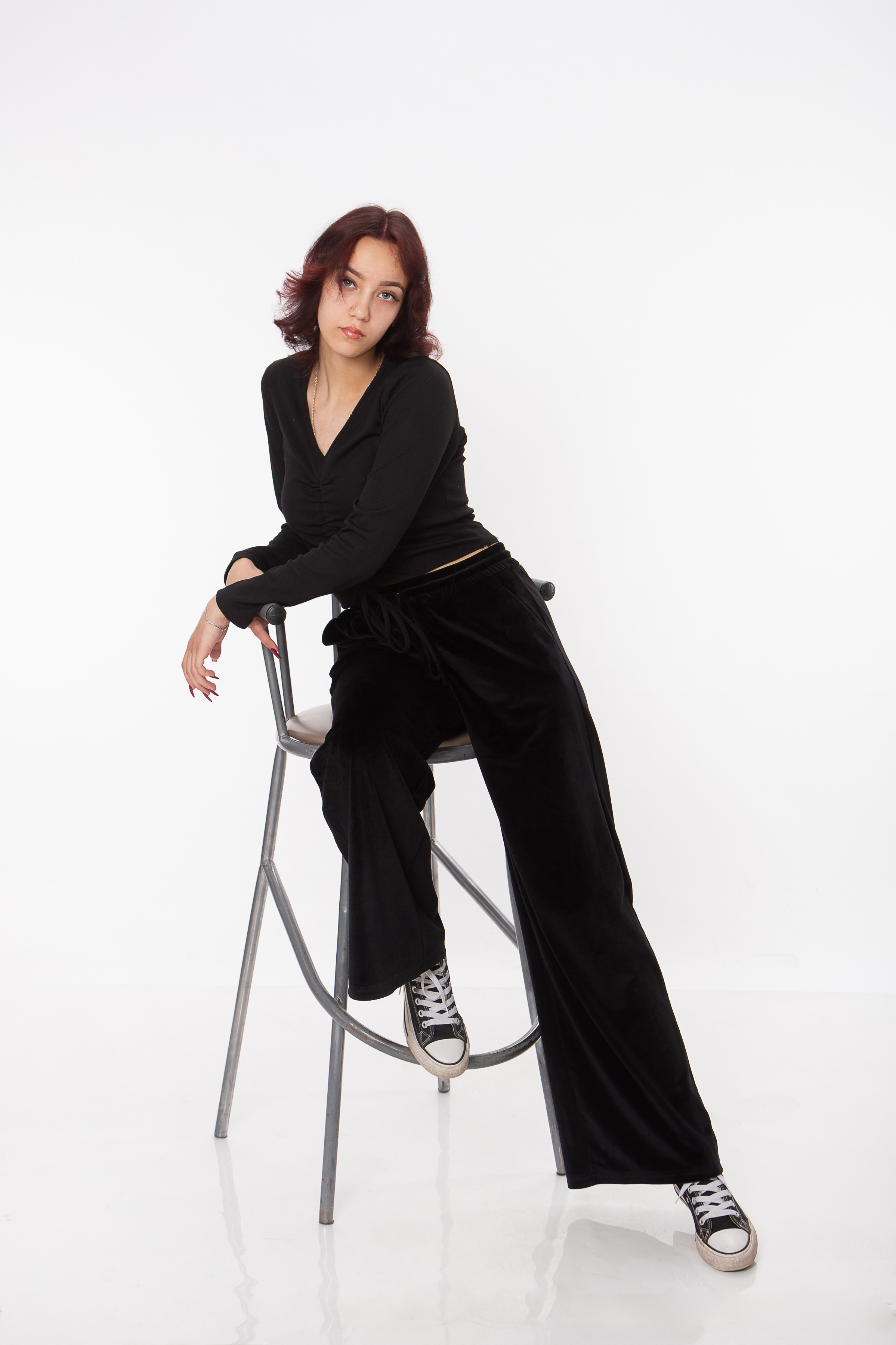 Выпускники, фотосессия выпускников, школьный альбом, школьное фото, фото на белом фоне.