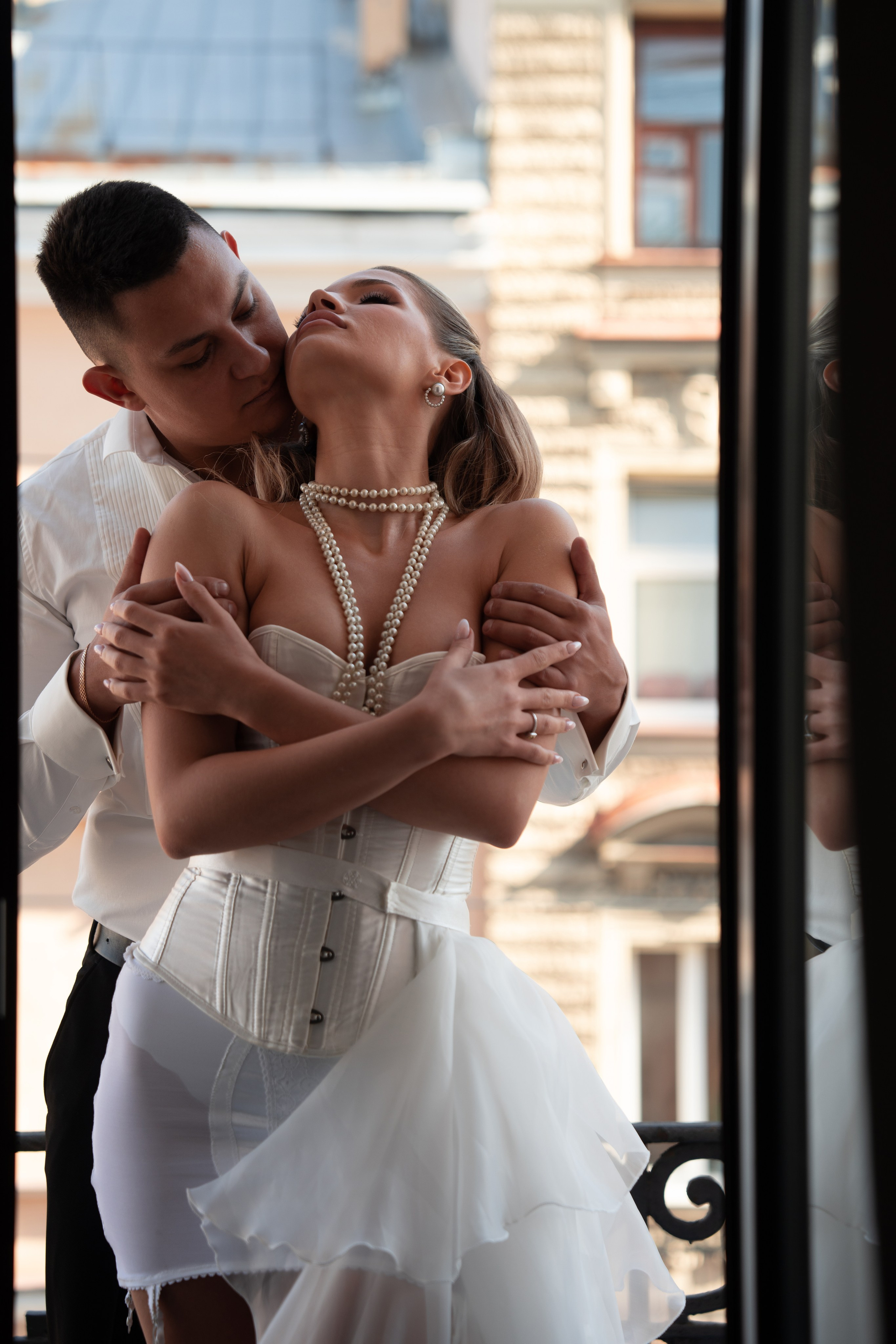 Виктория & Роман. Камерная городская свадьба в видовом ресторане в стиле современная классика. Свадебный фотограф организатор в Санкт-Петербурге Ассоль Опарина