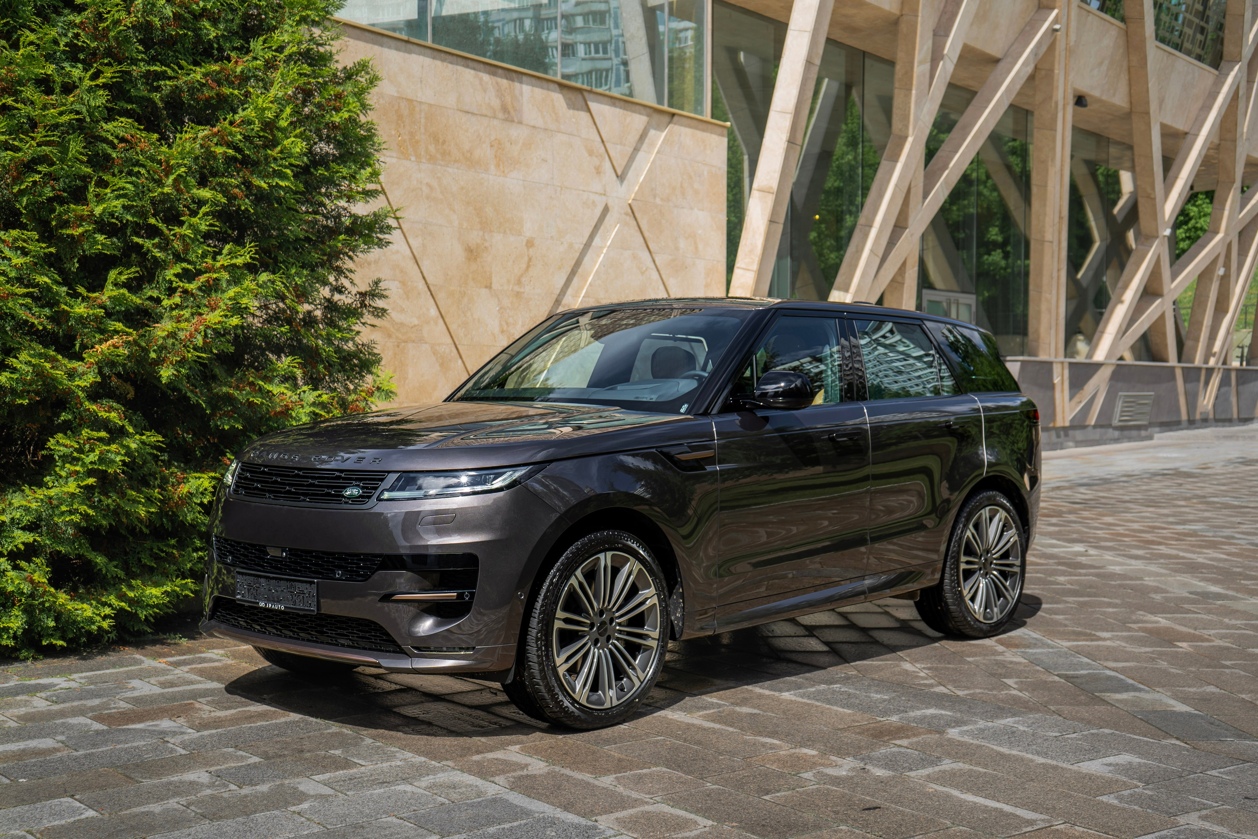 Range Rover Sport 2026. Автомобильный фотограф Ногинск Денис Городок