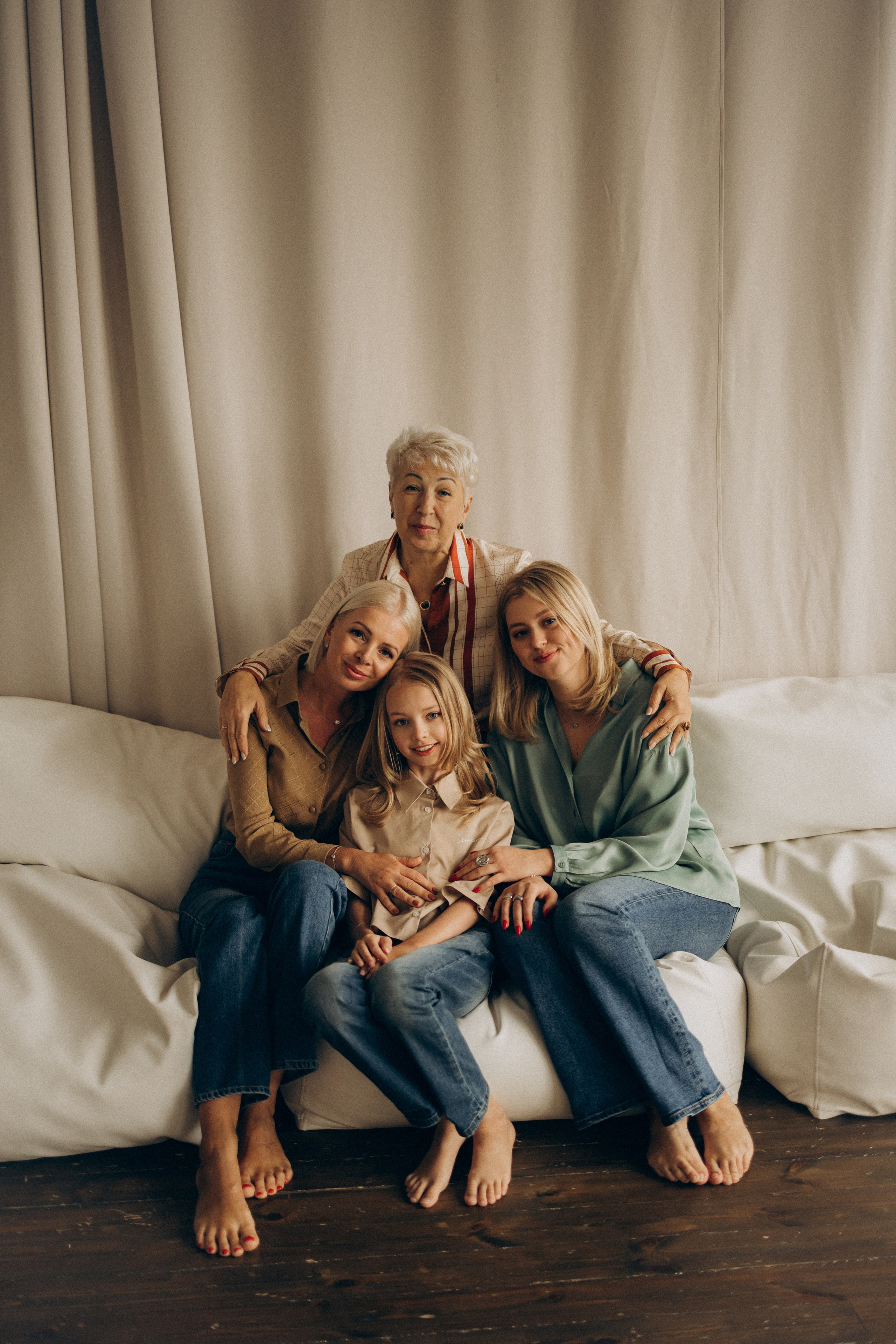 Семейная фотосессия Москва, семейный фотограф в Москве, семейная фотосессия, детский фотограф, семейная фотосессия в студии, фотосессия поколения, поколение, фотосессия всей семьи