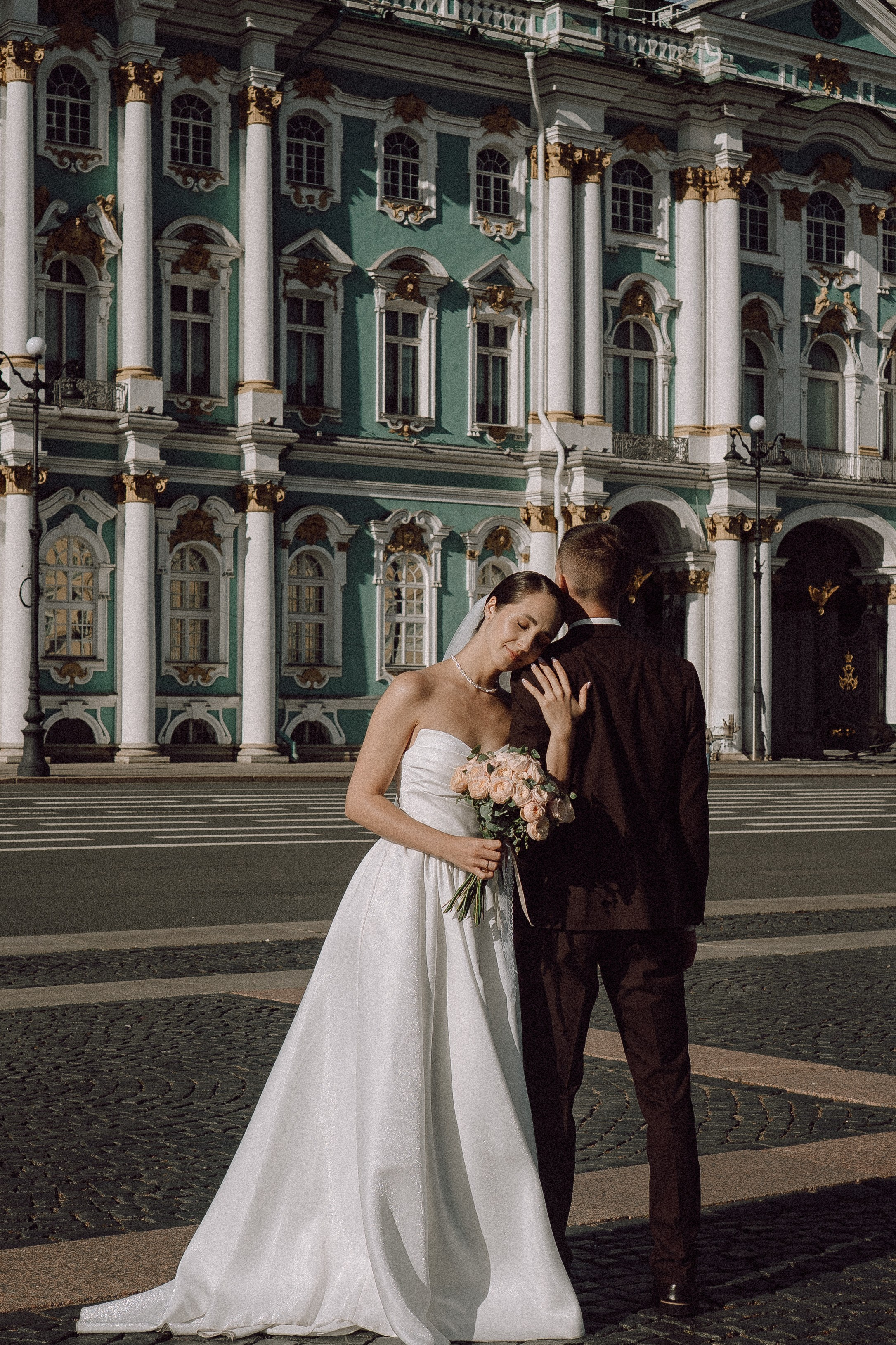 СВАДЕБНАЯ ПРОГУЛКА В САНТК-ПЕТЕРБУРГЕ (ИСАКИЕВСКИЙ СОБОР, ЗИМНЯЯ КАНАВКА, ЭРМИТАЖ И БОЛЬШАЯ МОРСКАЯ УЛИЦА). Профессиональный фотограф, Санкт-Петербург — Виктория Богомолова
