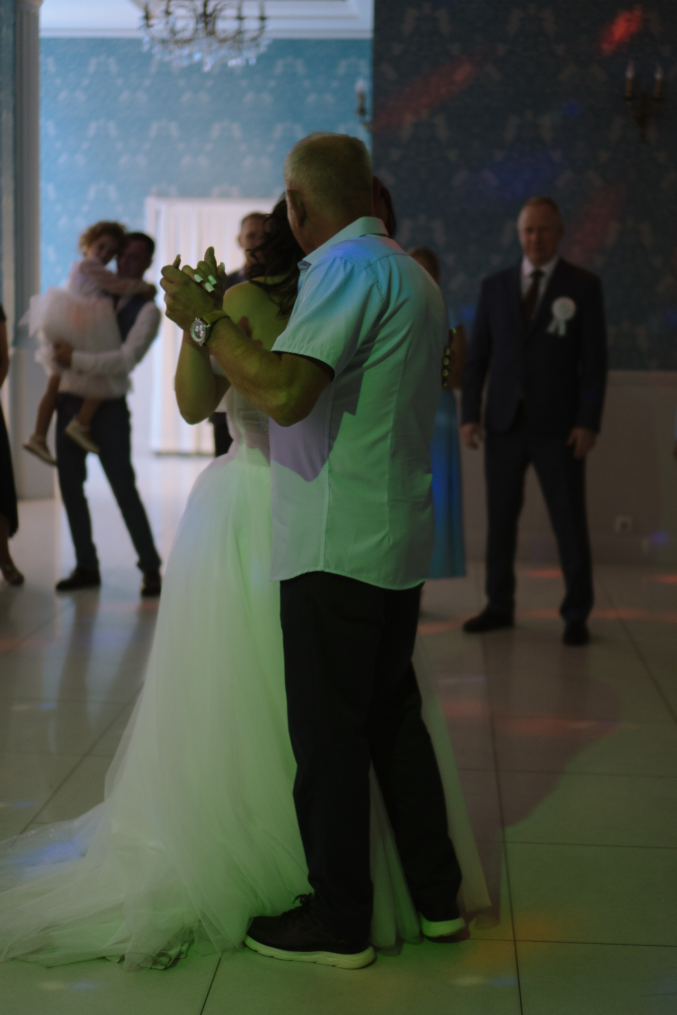 ТАНЕЦ ОТЦА И ДОЧЕРИ НА БАНКЕТЕ (СВАДЕБНАЯ ФОТОСЕСИИЯ БАНКЕТА). Профессиональный фотограф, Санкт-Петербург — Виктория Богомолова