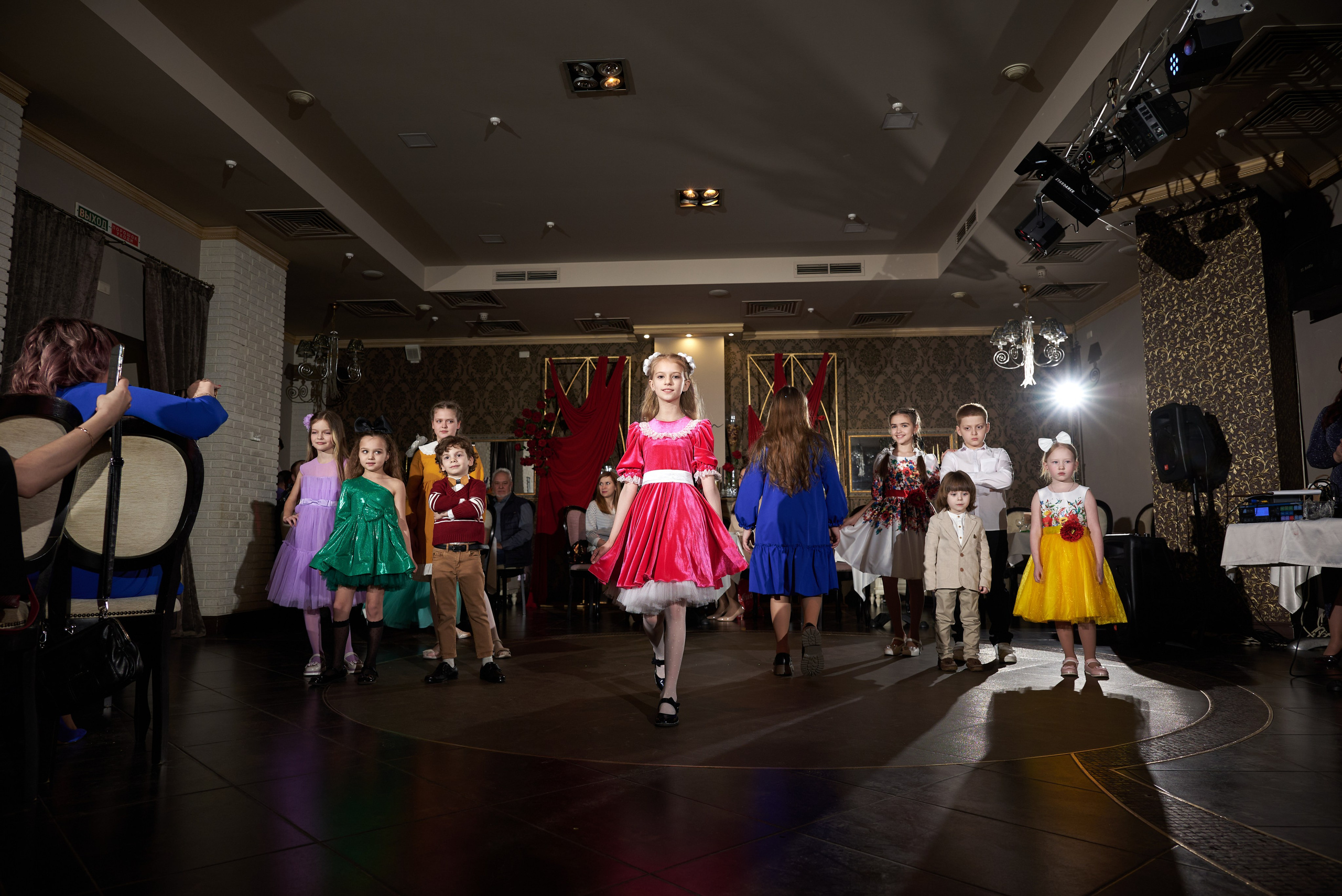 Фотограф на мероприятие, банкет, торжество, репортаж Старый Оскол. Профессиональный фотограф Старый Оскол, Губкин — свадьба, венчание, крещение, юбилей и день рождения