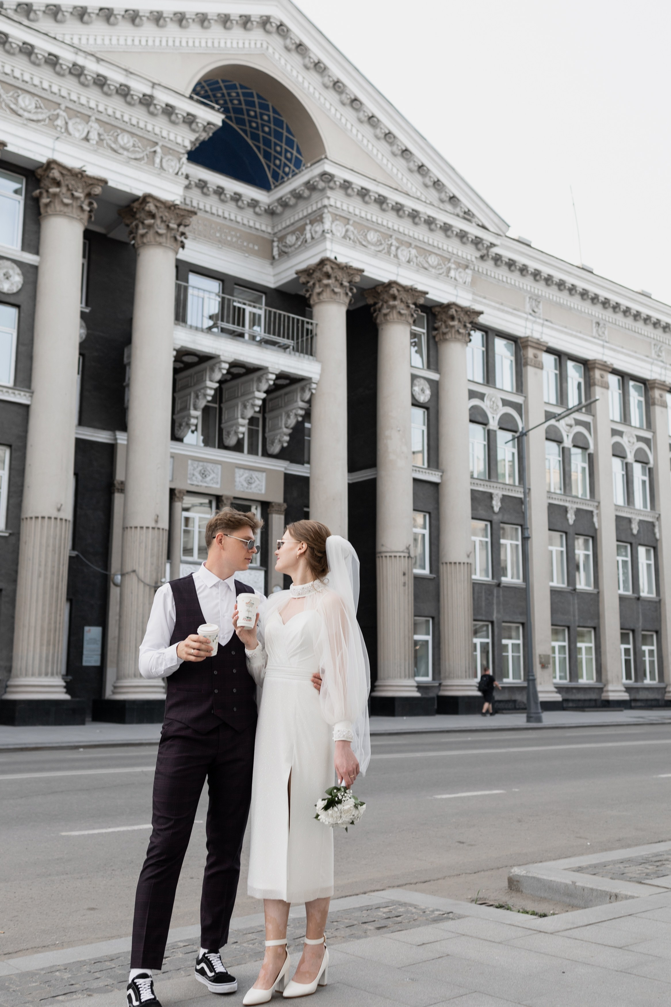 Владислав и Юлия Вечерняя прогулка по городу. Свадебный Фотограф в Иркутске Екатерина Елисеева