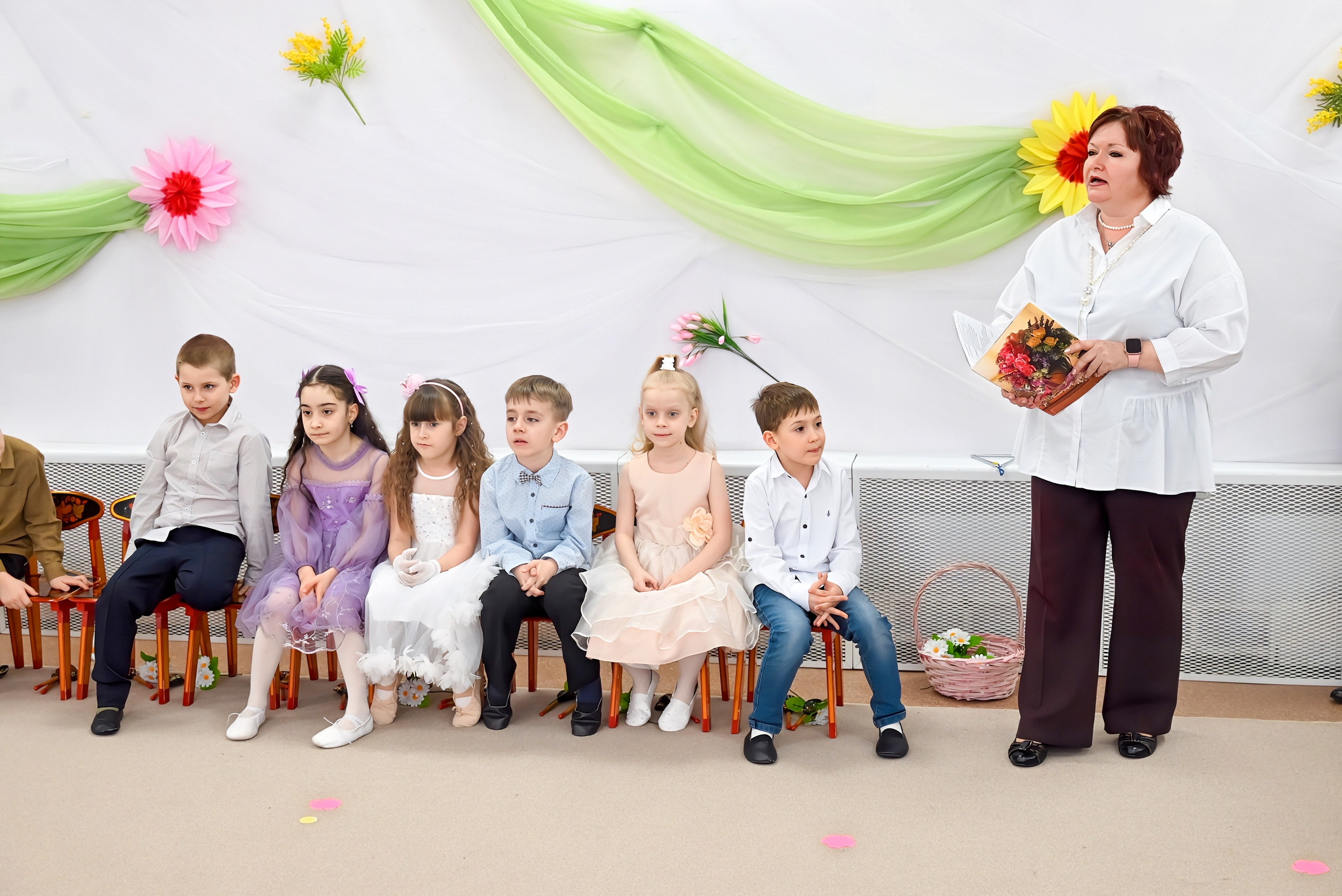Праздник в группе Цветик семицветик. Семейный и детский фотограф Москва