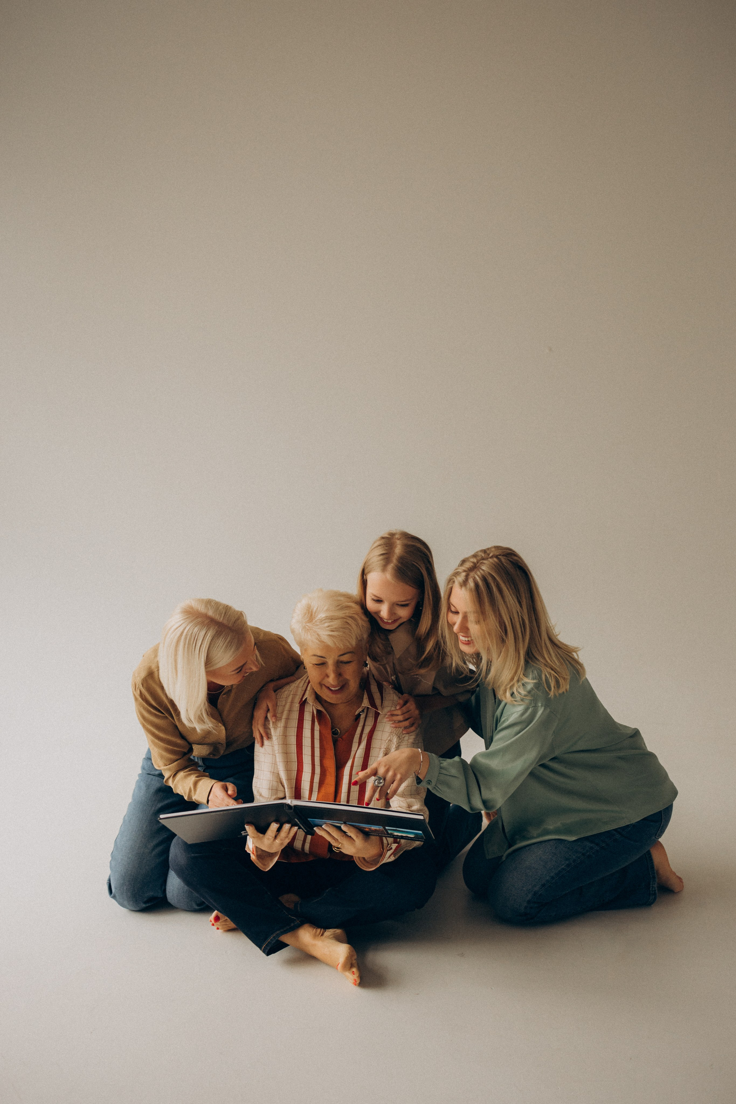 Семейная фотосессия Москва, семейный фотограф в Москве, семейная фотосессия, детский фотограф, семейная фотосессия в студии, фотосессия поколения, поколение, фотосессия всей семьи