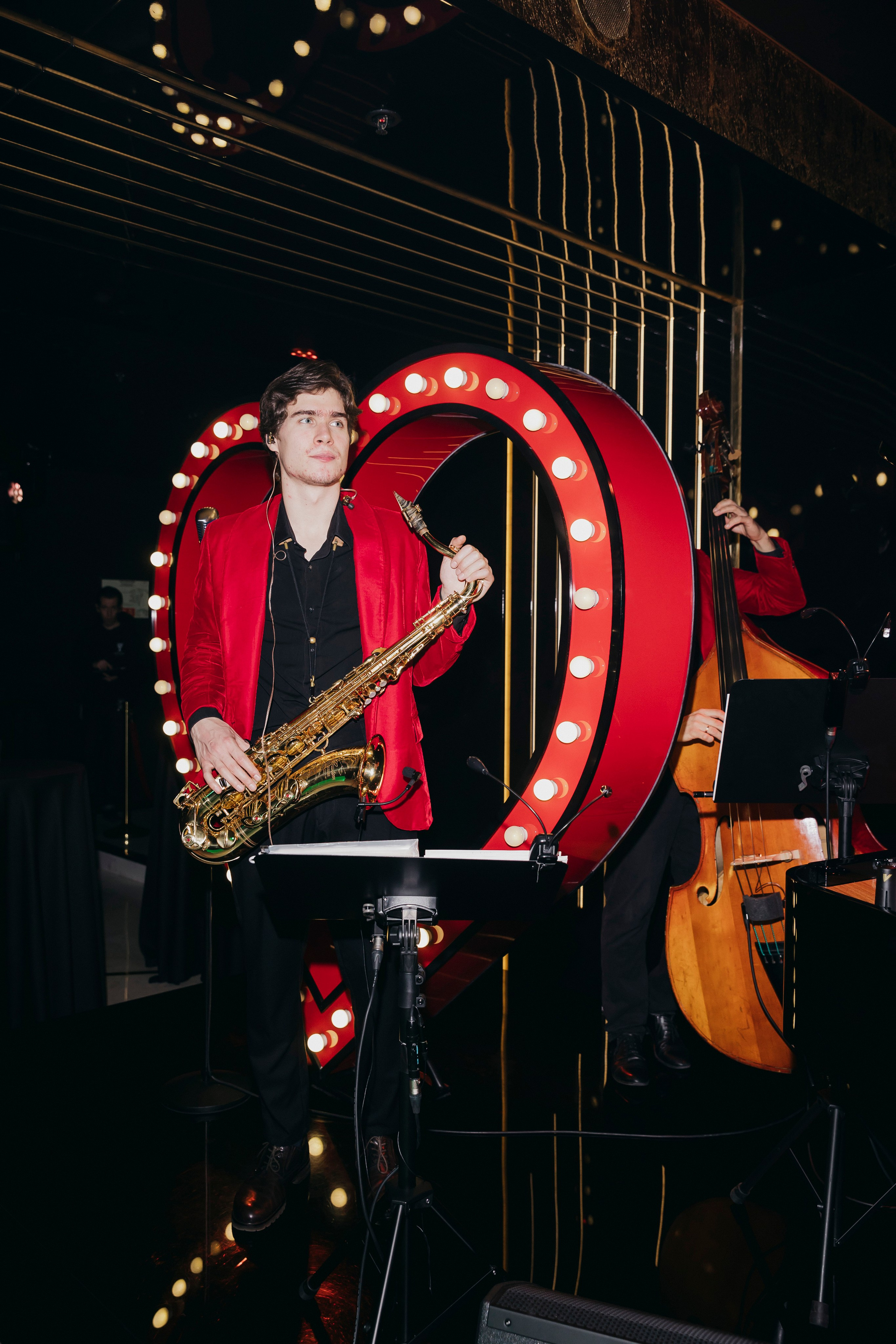 Erborian Russia, CRAVE Theatre, Moscow. «Птичка на проводе»: информационный портал в Москве