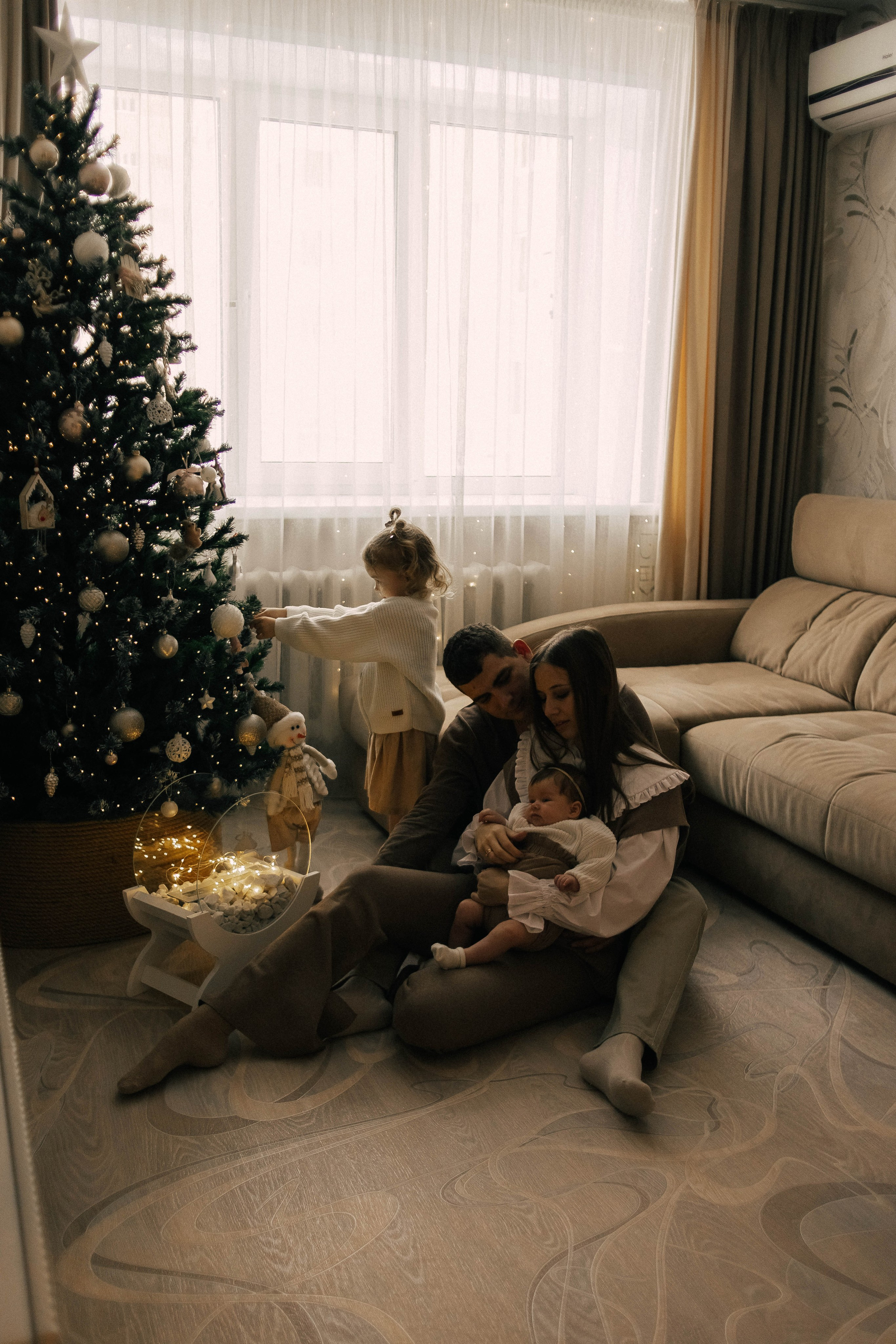 Анастасия, Андрей, Ариша и Анюта. Главная