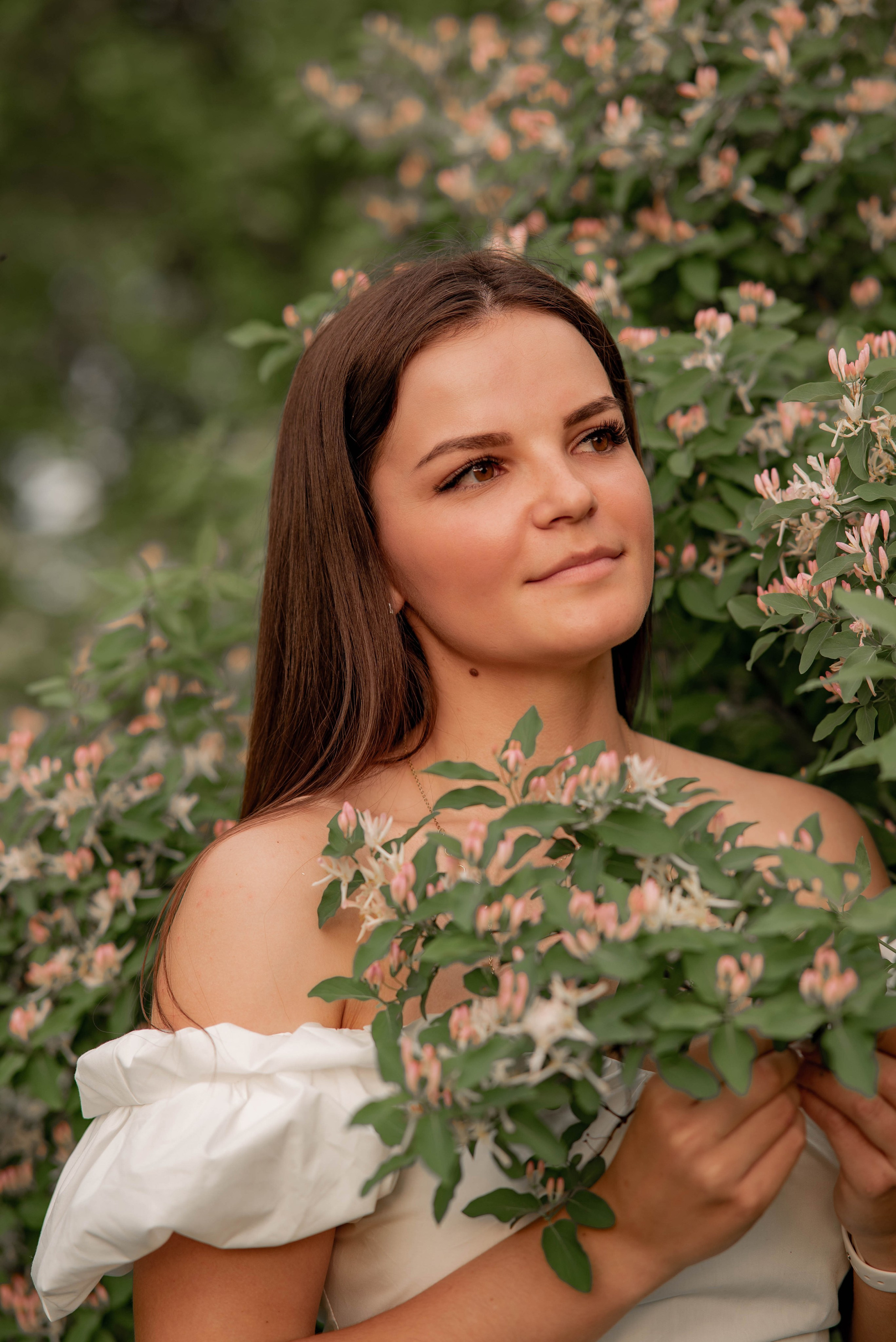 Вечерняя съёмка изящной девушки в парке города Абакан. Семейный и свадебный фотограф в Абакане Юлия Су