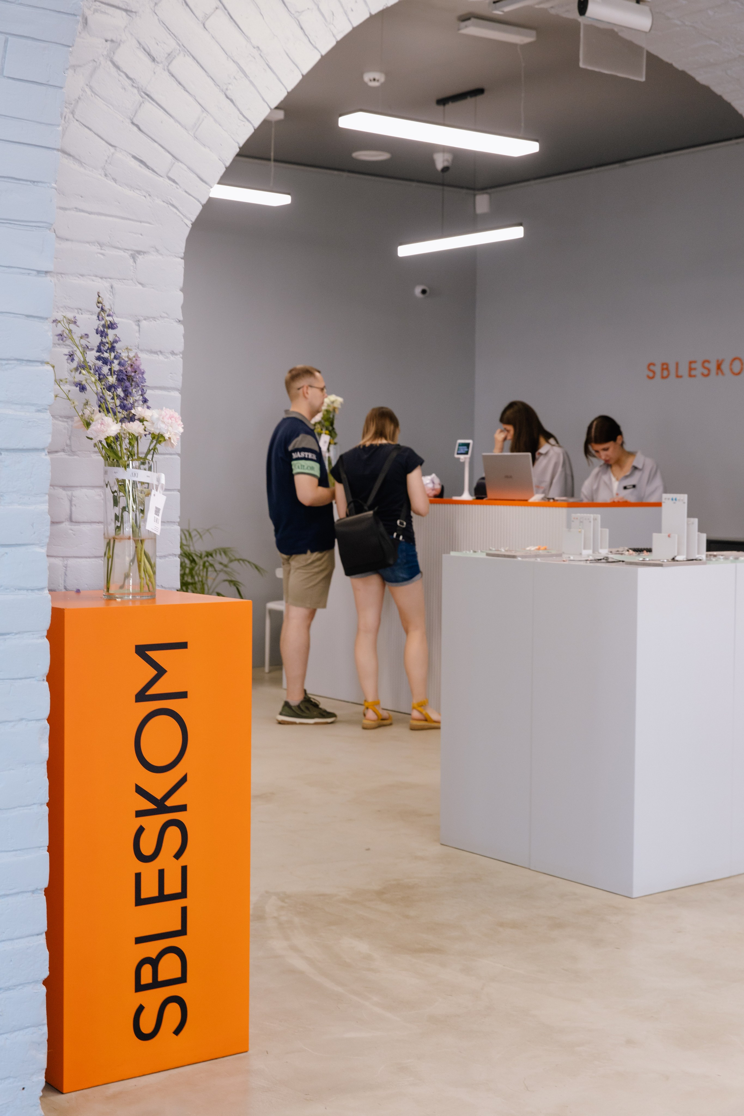 SBLESKOM ​Ювелирный салон Томск Ленина, 72. ГУДРУМ — Мебель на заказ в Томске | Кухни | Шкафы | Стулья и Столы