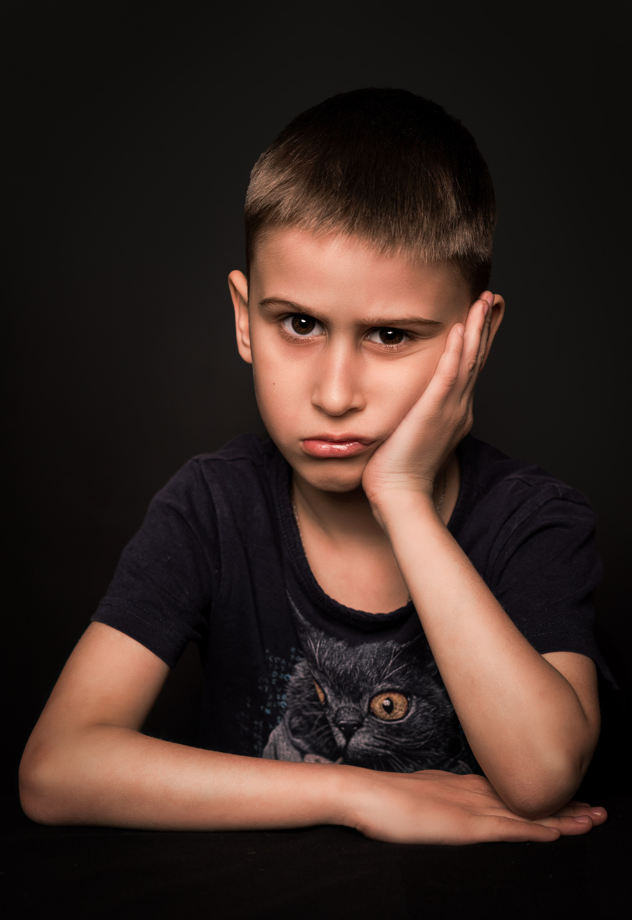 Детский сад, портреты на чёрном фоне. Фотограф Шунова Саша