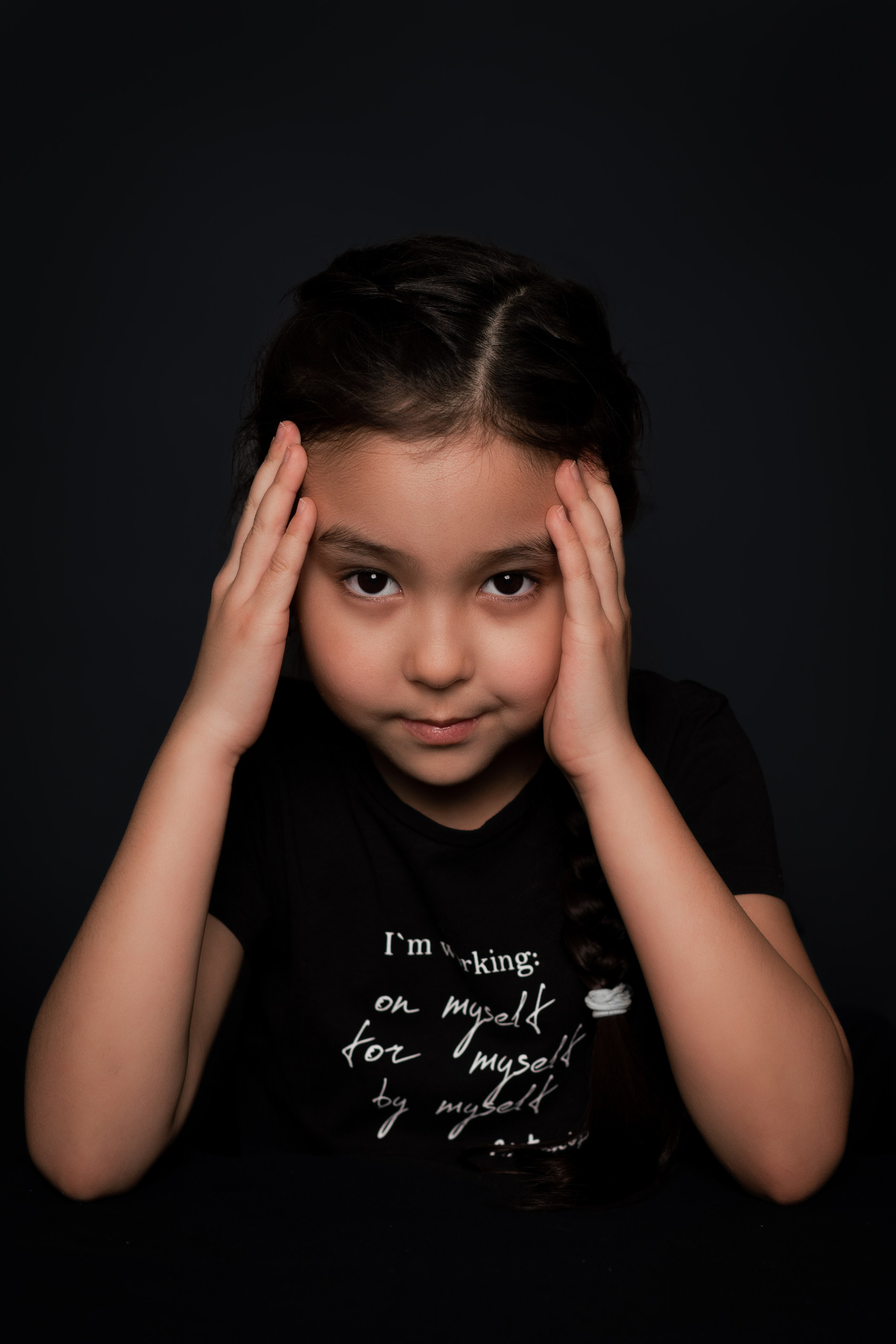 Детский сад, портреты на чёрном фоне. Фотограф Шунова Саша