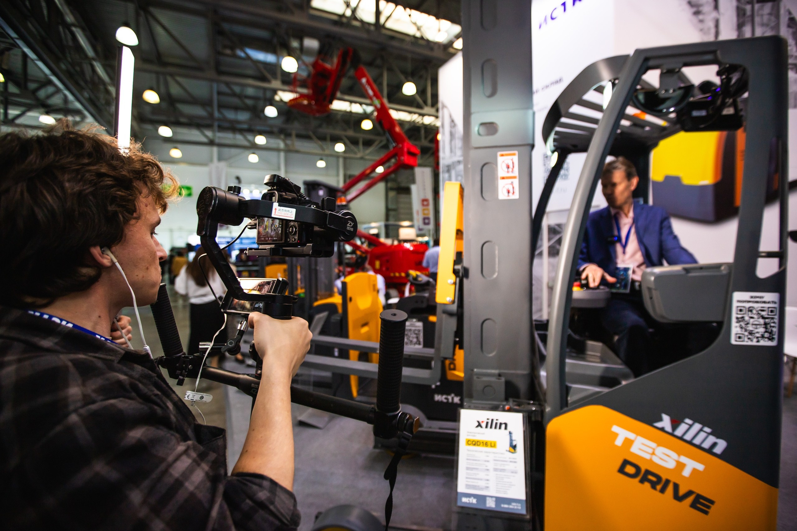 Tonyraw — видеопродакшн и фотосъёмка для бизнеса. Видеограф для бизнеса в Санкт-Петербурге и Москве