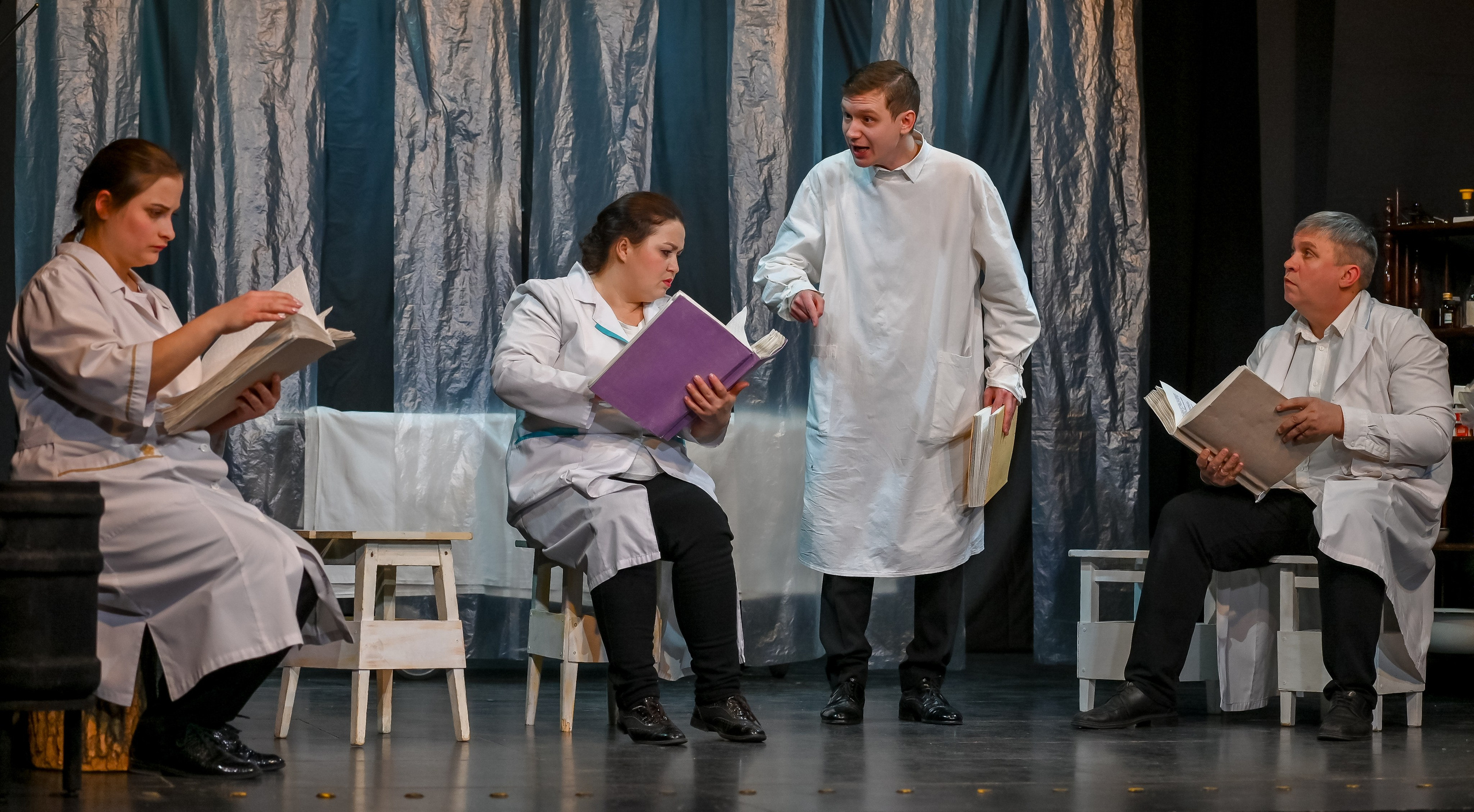 «Записки юного врача» в Театре Артиста 01.03.2024. Репортажный профессиональный фотограф-любитель