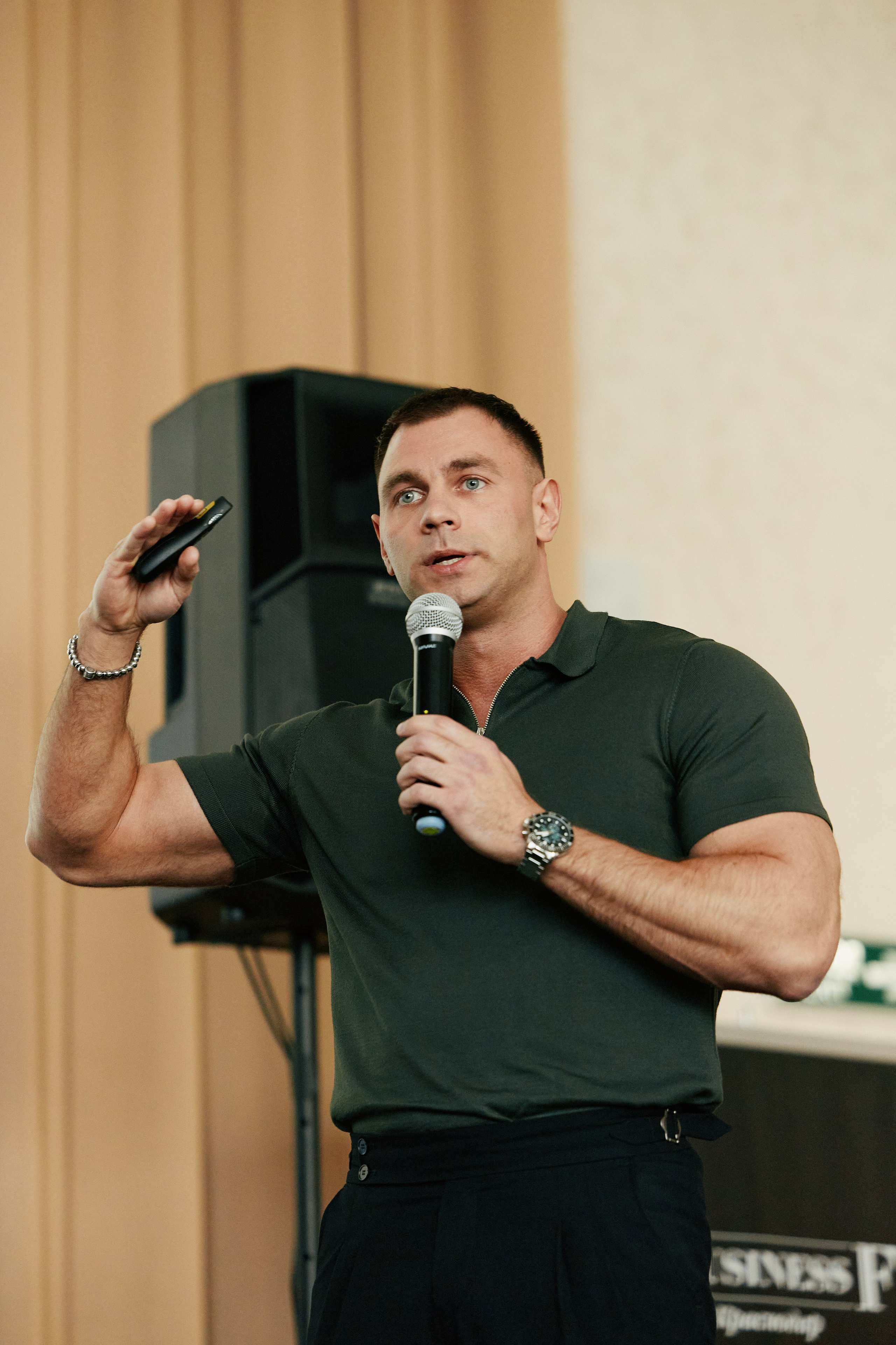 Форум Бизнес-тренды 2025 в Marriott Hotel 28.04. Свадебный репортажный фотограф краснодар максим дремов дрёмов фотосессия студия цена