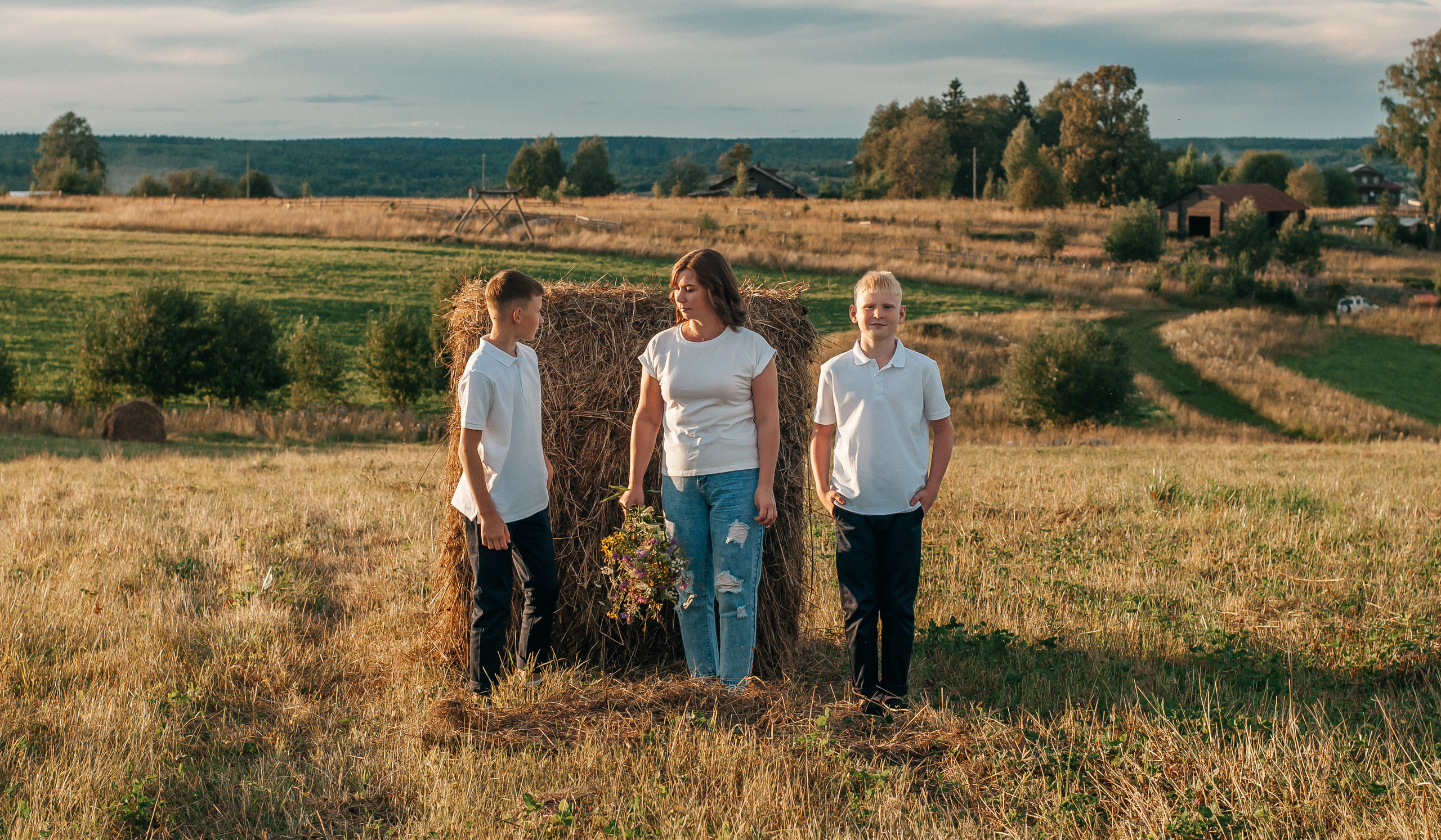 Летняя съёмка в поле для Яны, Матвея и Максима. Свадебный и семейный фотограф г. Ярославль Савинская Анастасия