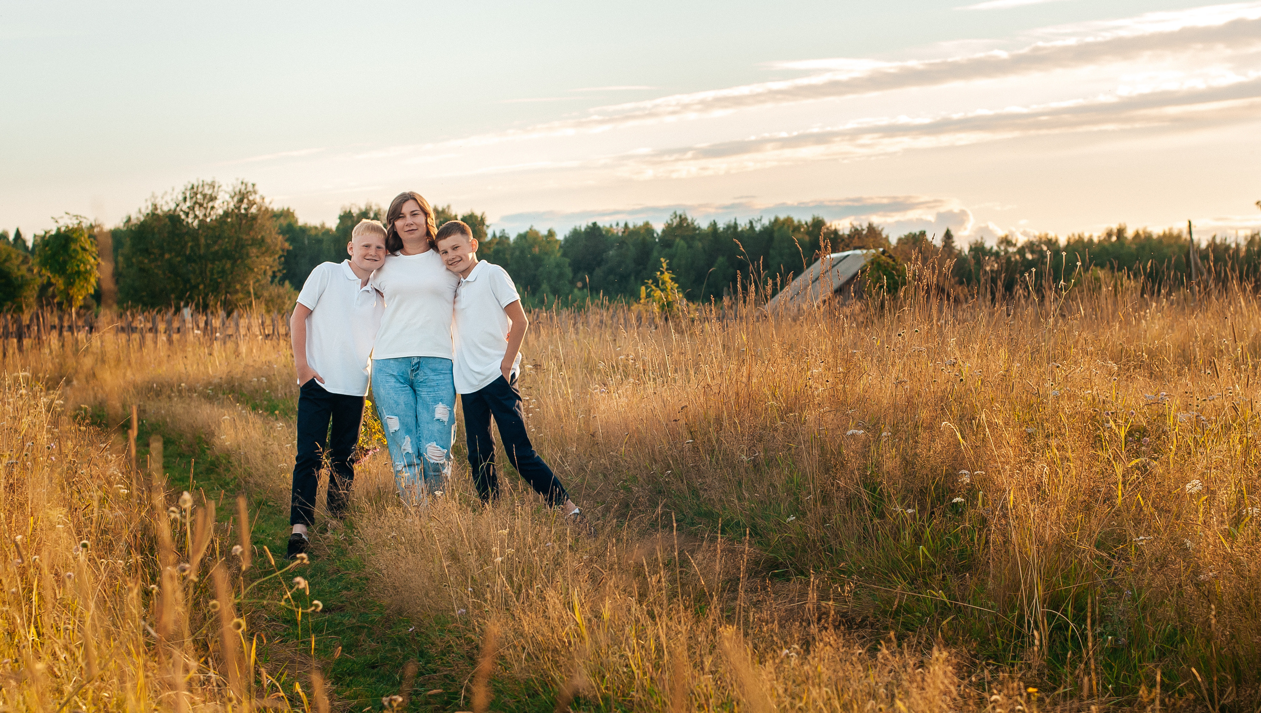 Летняя съёмка в поле для Яны, Матвея и Максима. Свадебный и семейный фотограф г. Ярославль Савинская Анастасия