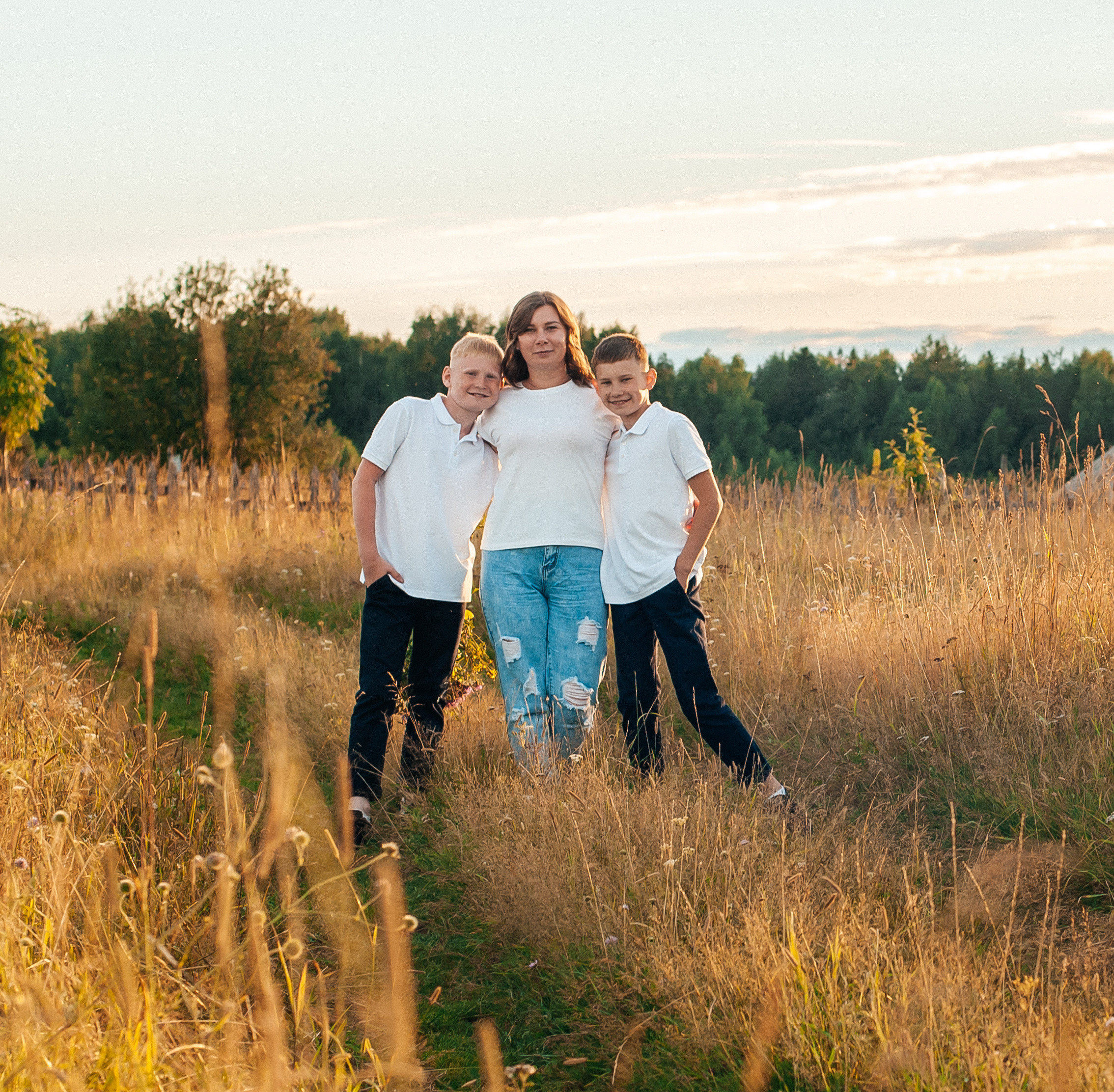 Летняя съёмка в поле для Яны, Матвея и Максима. Свадебный и семейный фотограф г. Ярославль Савинская Анастасия