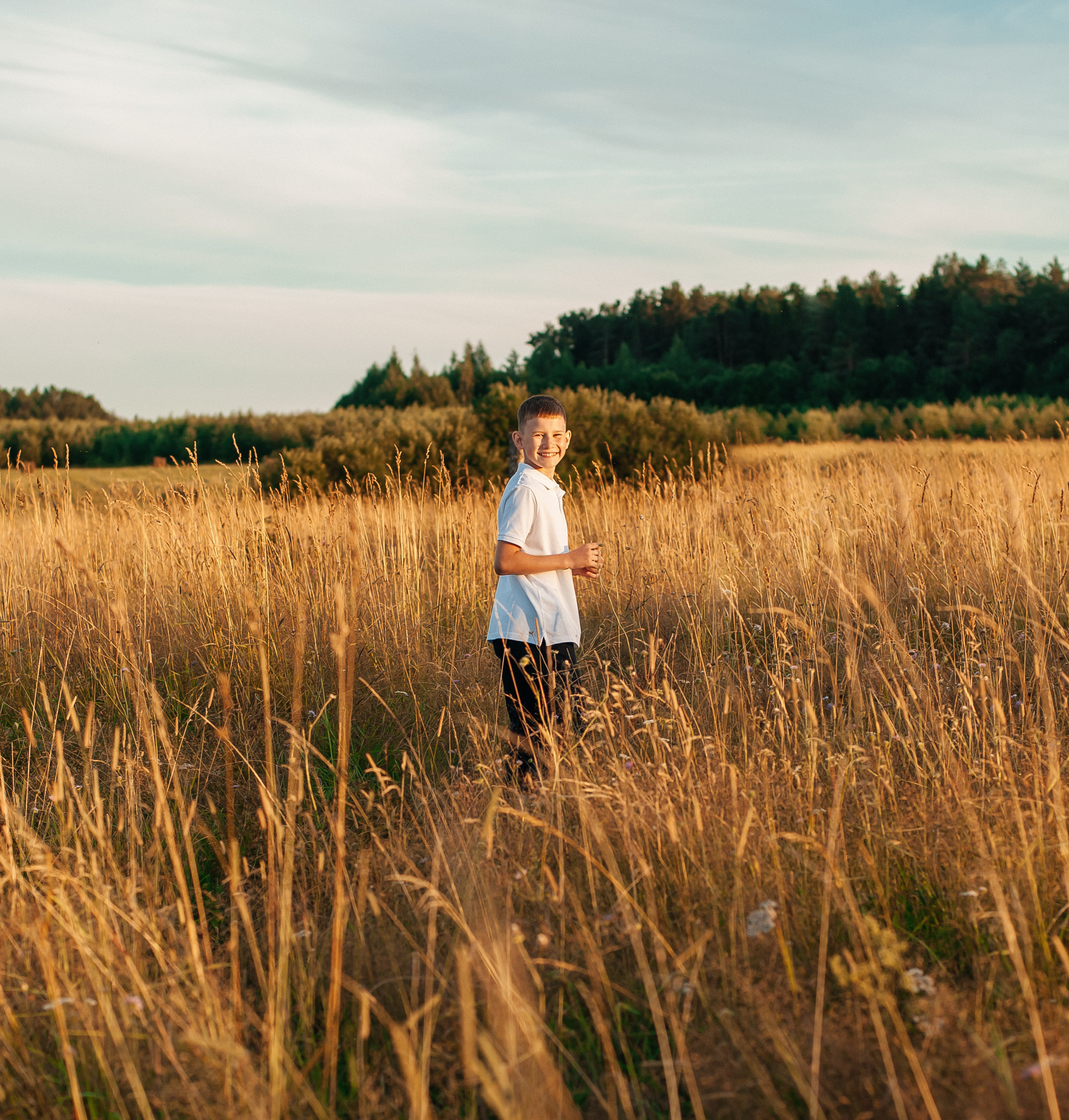 Летняя съёмка в поле для Яны, Матвея и Максима. Свадебный и семейный фотограф г. Ярославль Савинская Анастасия