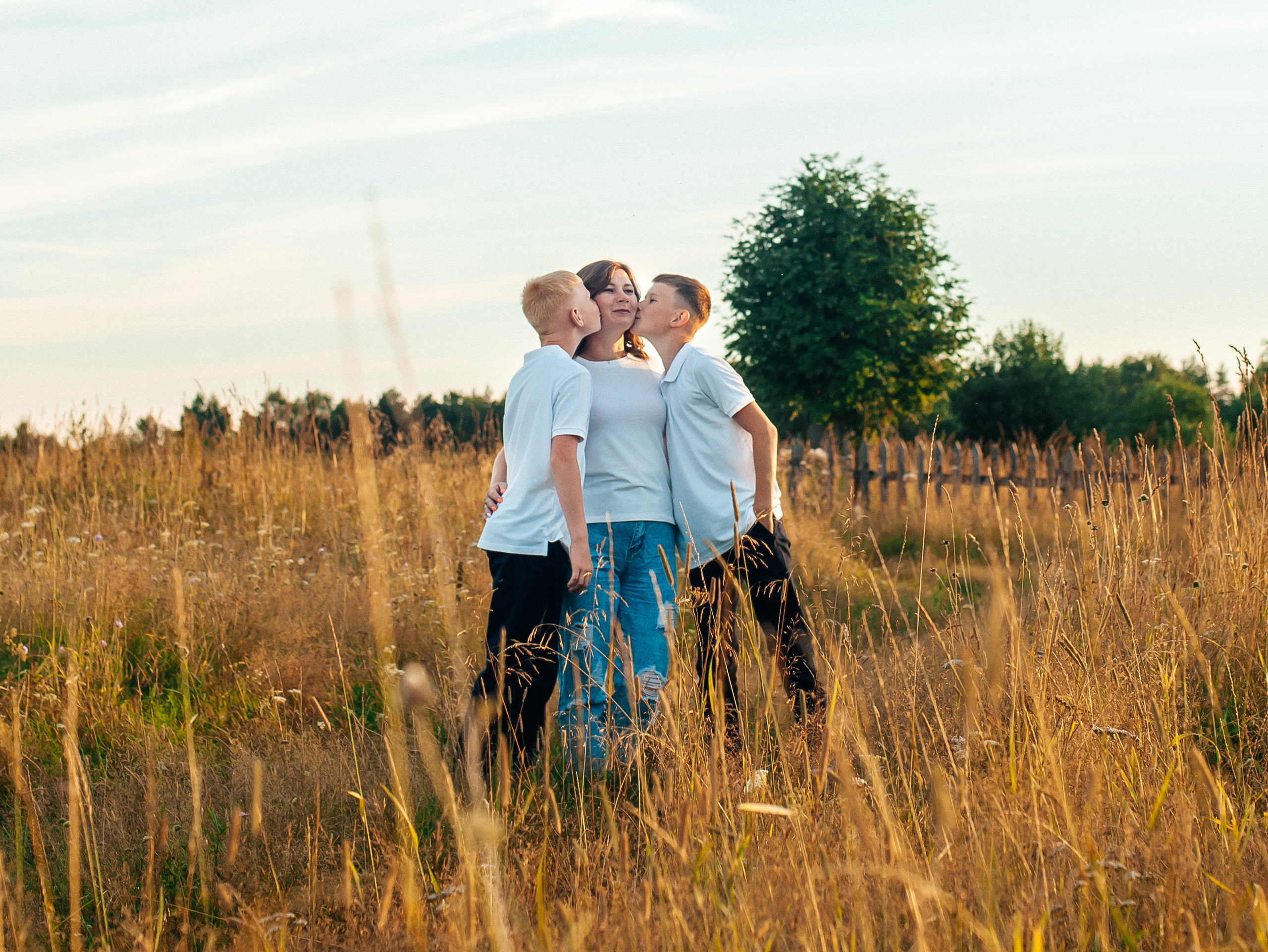 Летняя съёмка в поле для Яны, Матвея и Максима. Свадебный и семейный фотограф г. Ярославль Савинская Анастасия