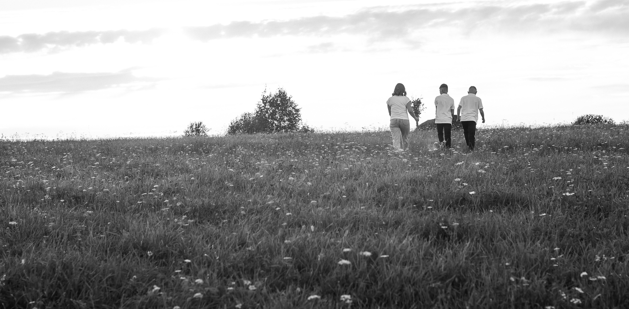 Летняя съёмка в поле для Яны, Матвея и Максима. Свадебный и семейный фотограф г. Ярославль Савинская Анастасия