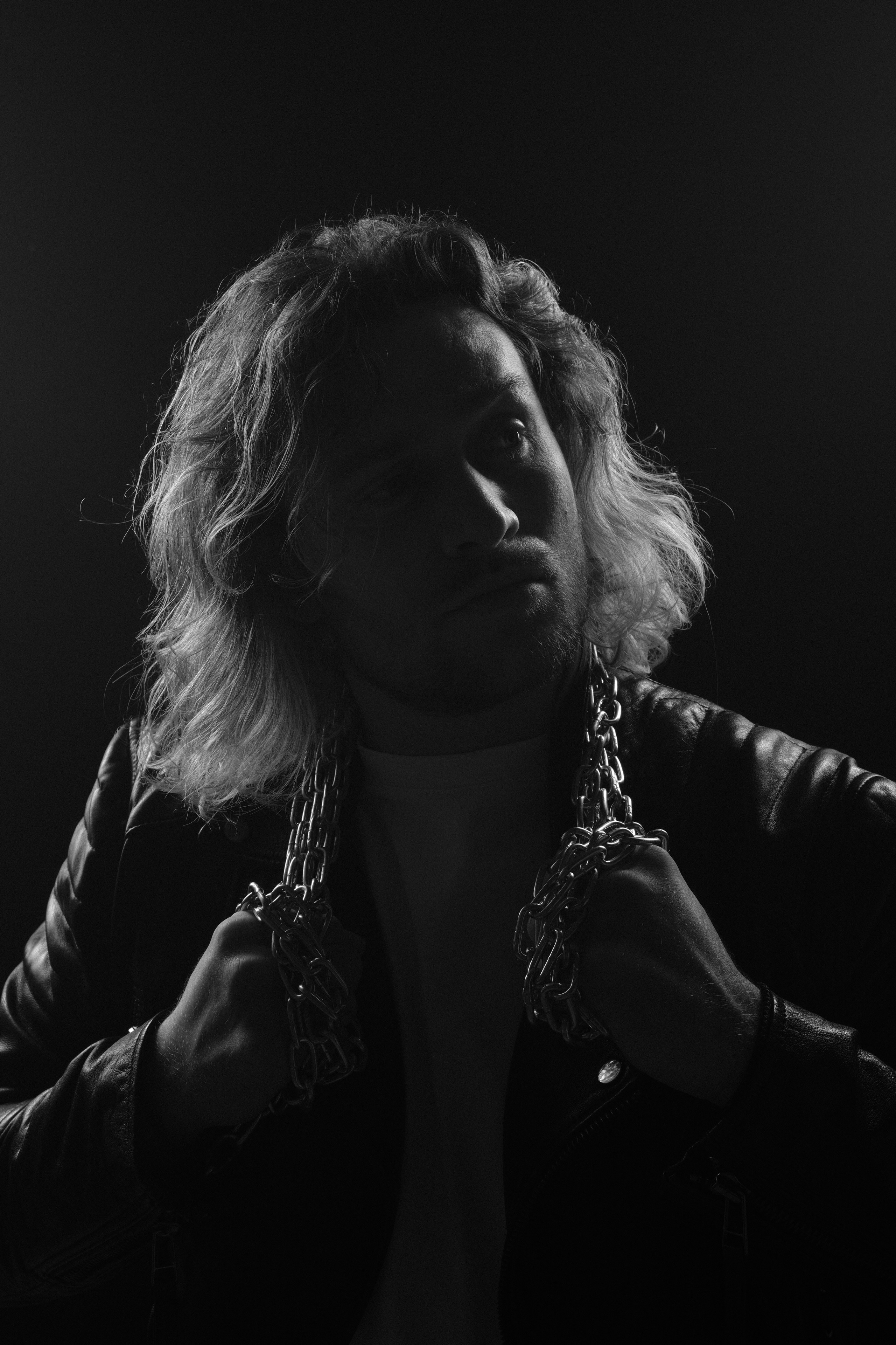 Мужской студийный портрет. Портретный фотограф в Москве Александр Денисов