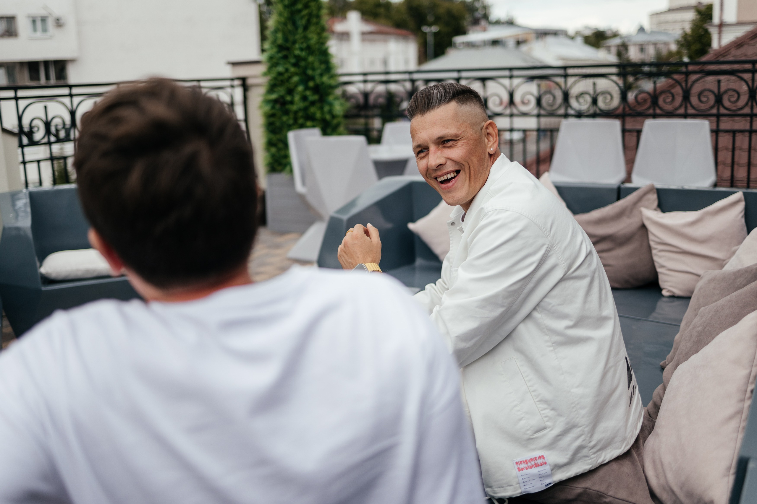 СЭНСЭЙ — бизнес клуб. Портретный и репортажный фотограф в Казани Максим Сипачев