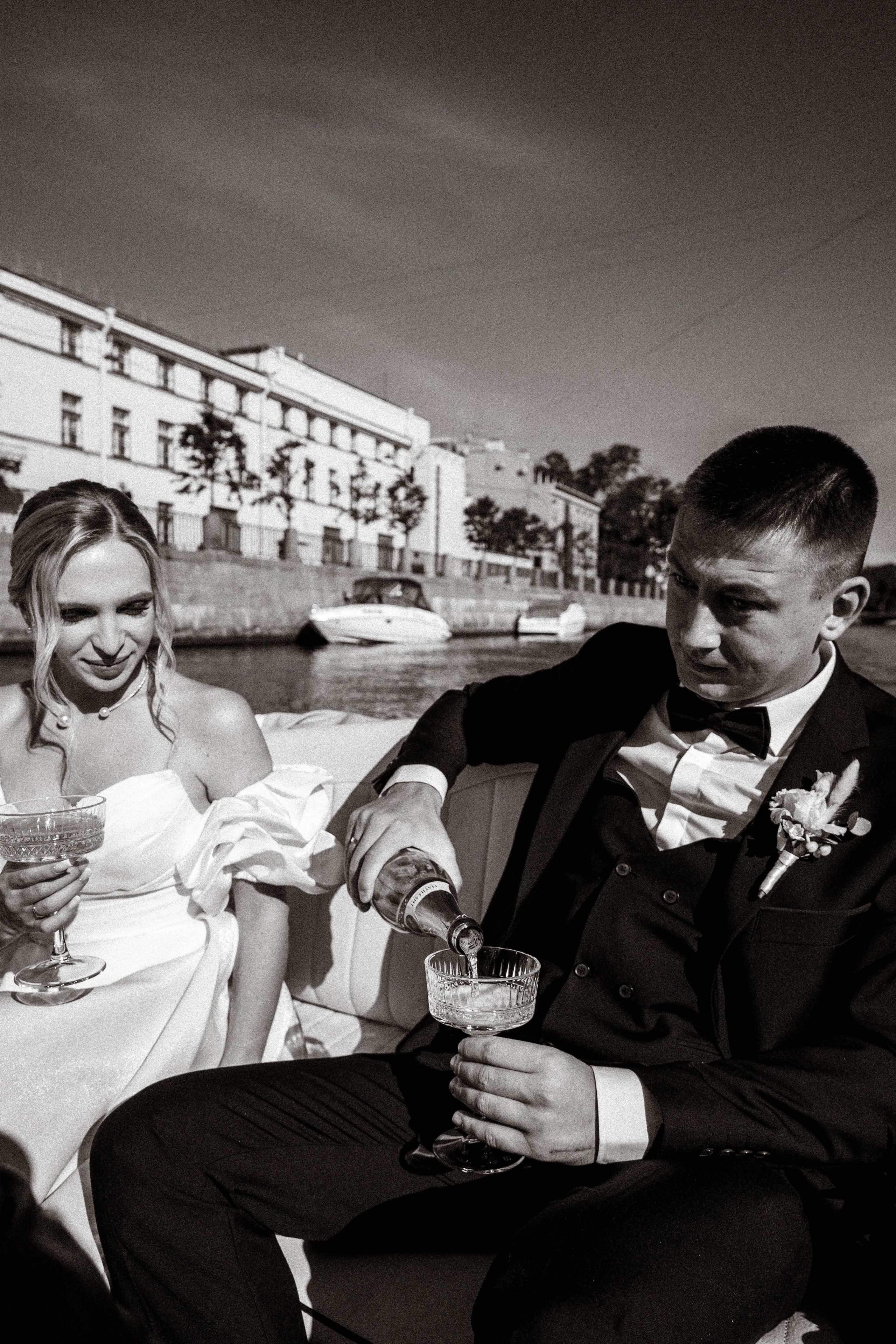 СВАДЕНБНАЯ СЬЕМКА НА КАТЕРЕ ПО КАНАЛАМ САНКТ-ПЕТЕРБУРГА И В АКВАТОРИИ НЕВЫ. Профессиональный фотограф, Санкт-Петербург — Виктория Богомолова