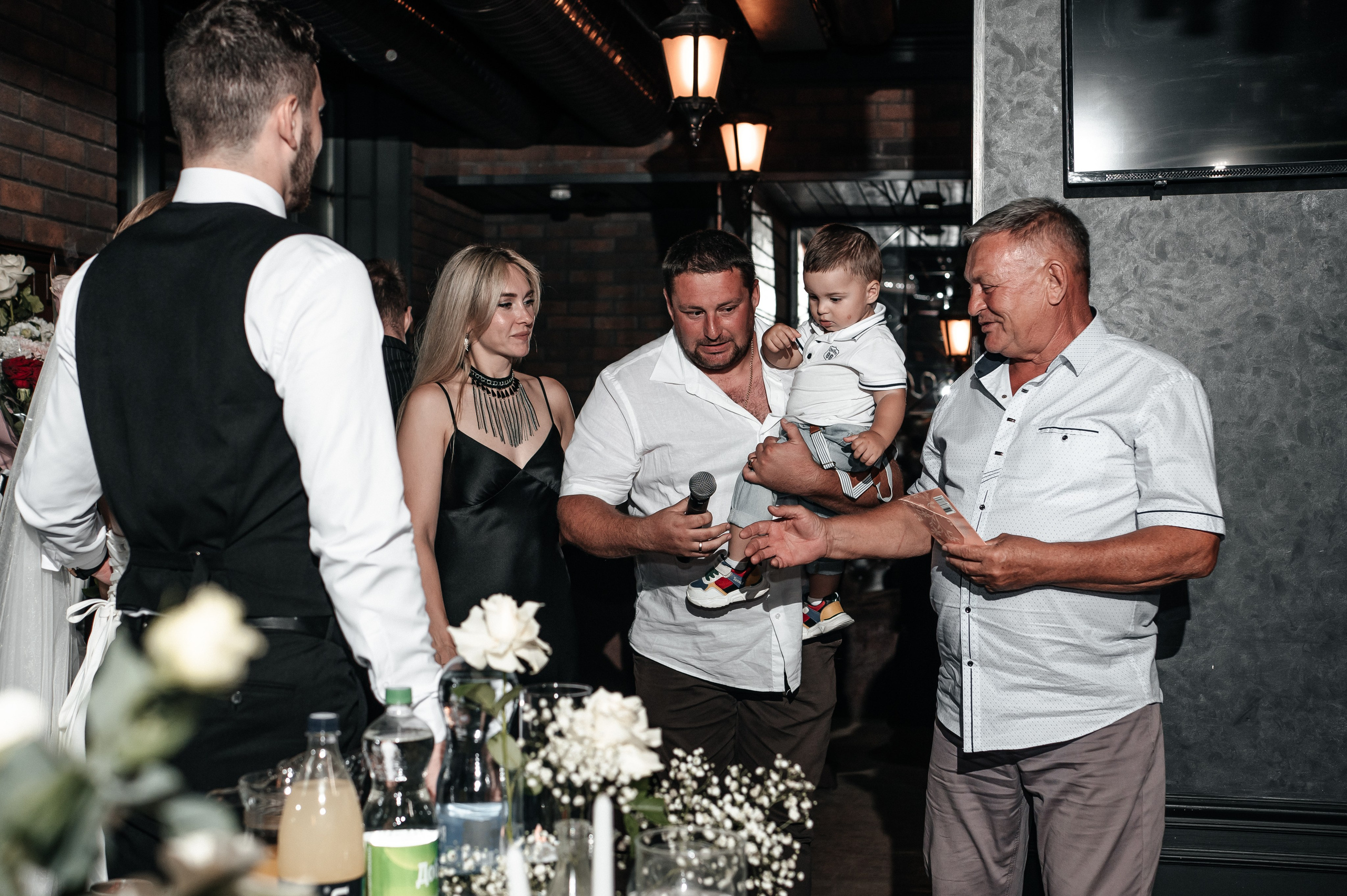 Даниил и Валерия. Черная утка. Полный день. Фотограф Екатерина Бочарникова